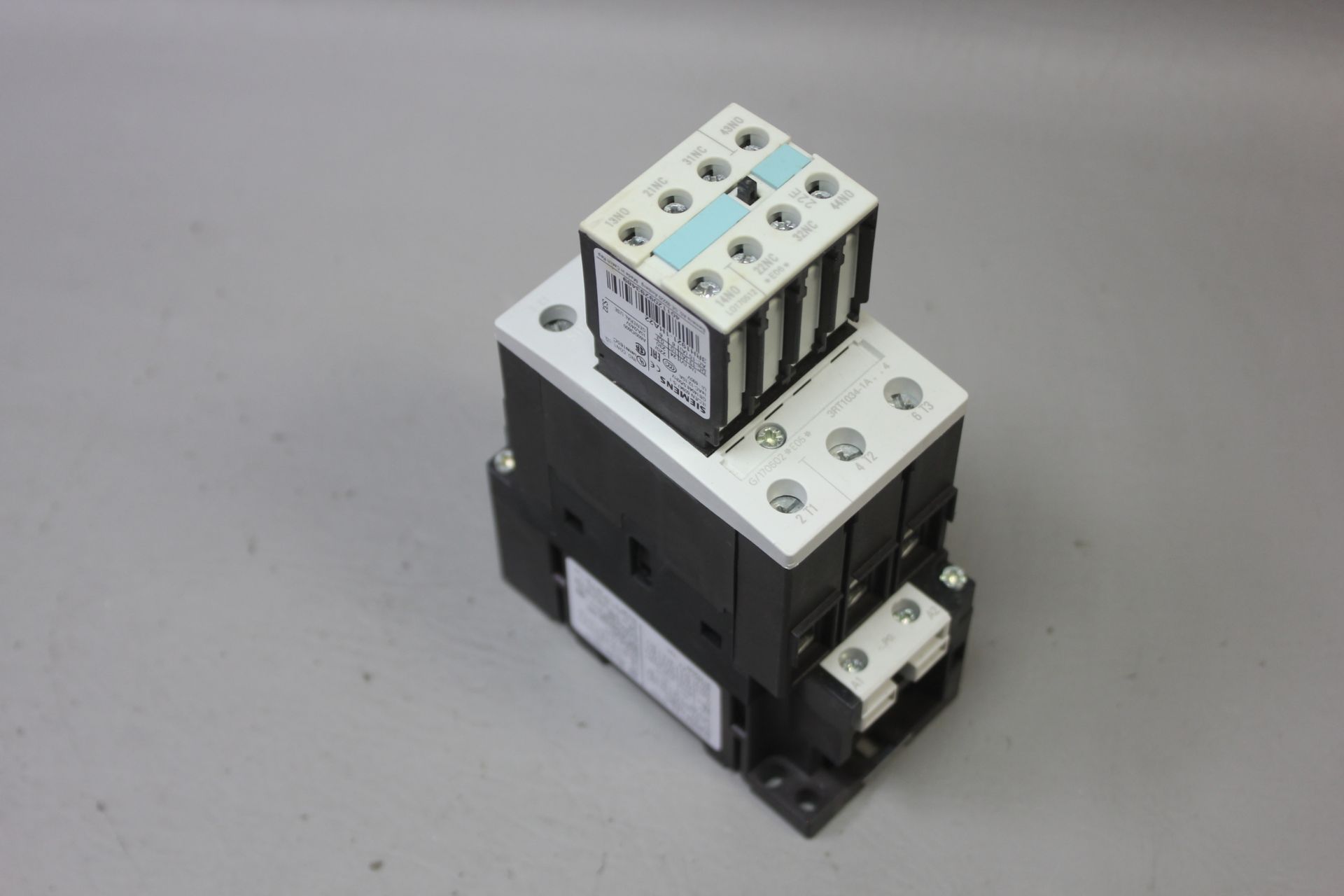 UNUSED SIEMENS CONTACTOR WITH AUX SWITCH