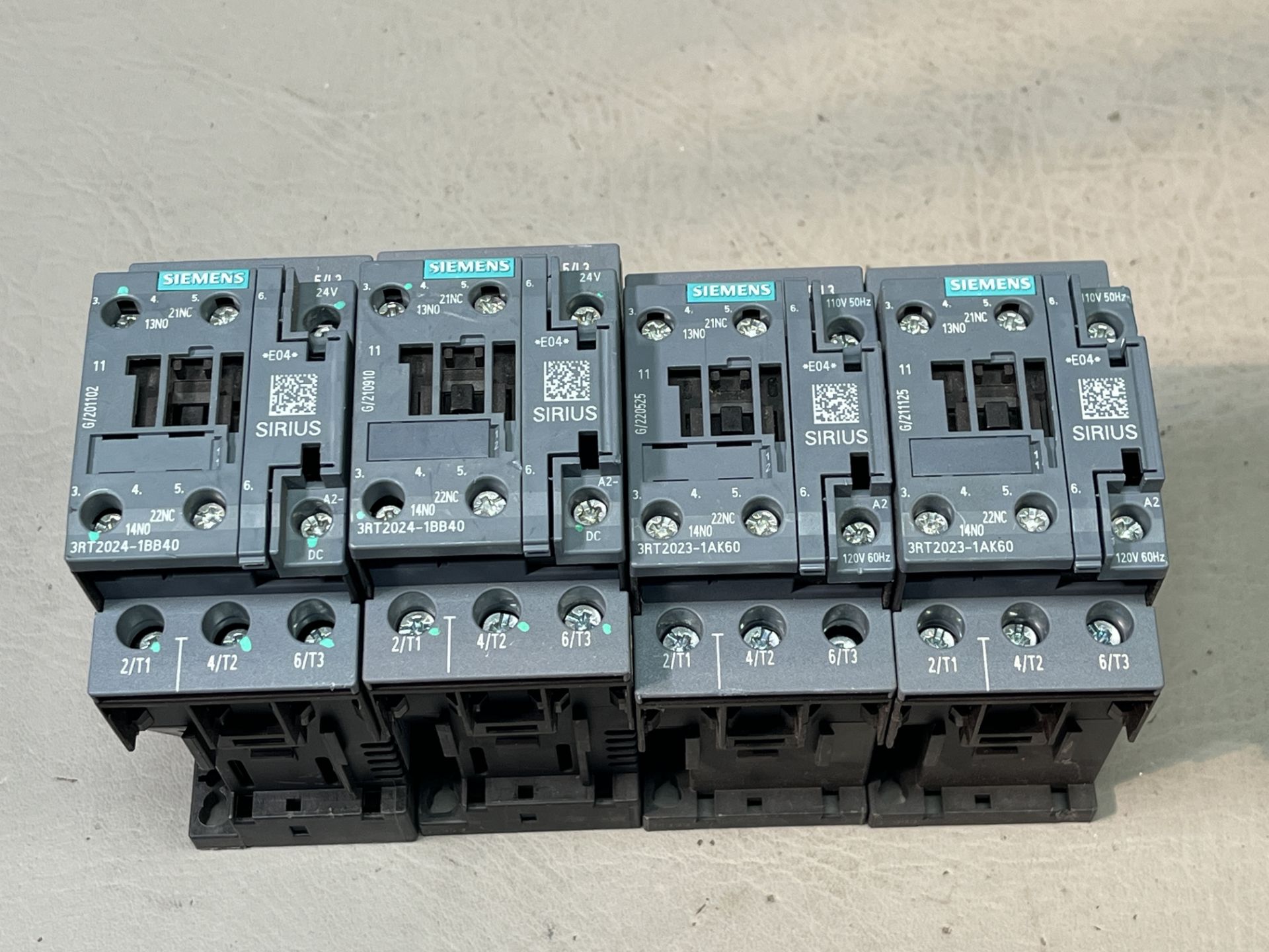 LOT OF (4) SIEMENS CONTACTORS