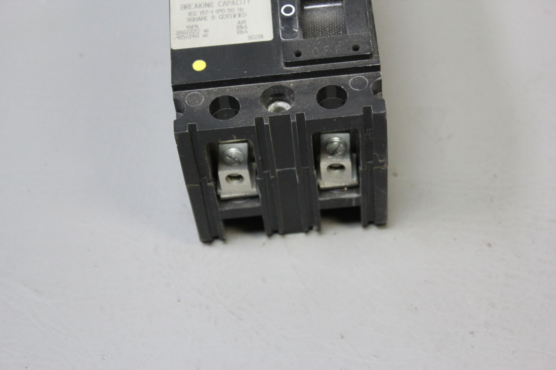 SQUARE D 15A THERMAL MAGNETIC CIRCUIT BREAKER - Image 4 of 6
