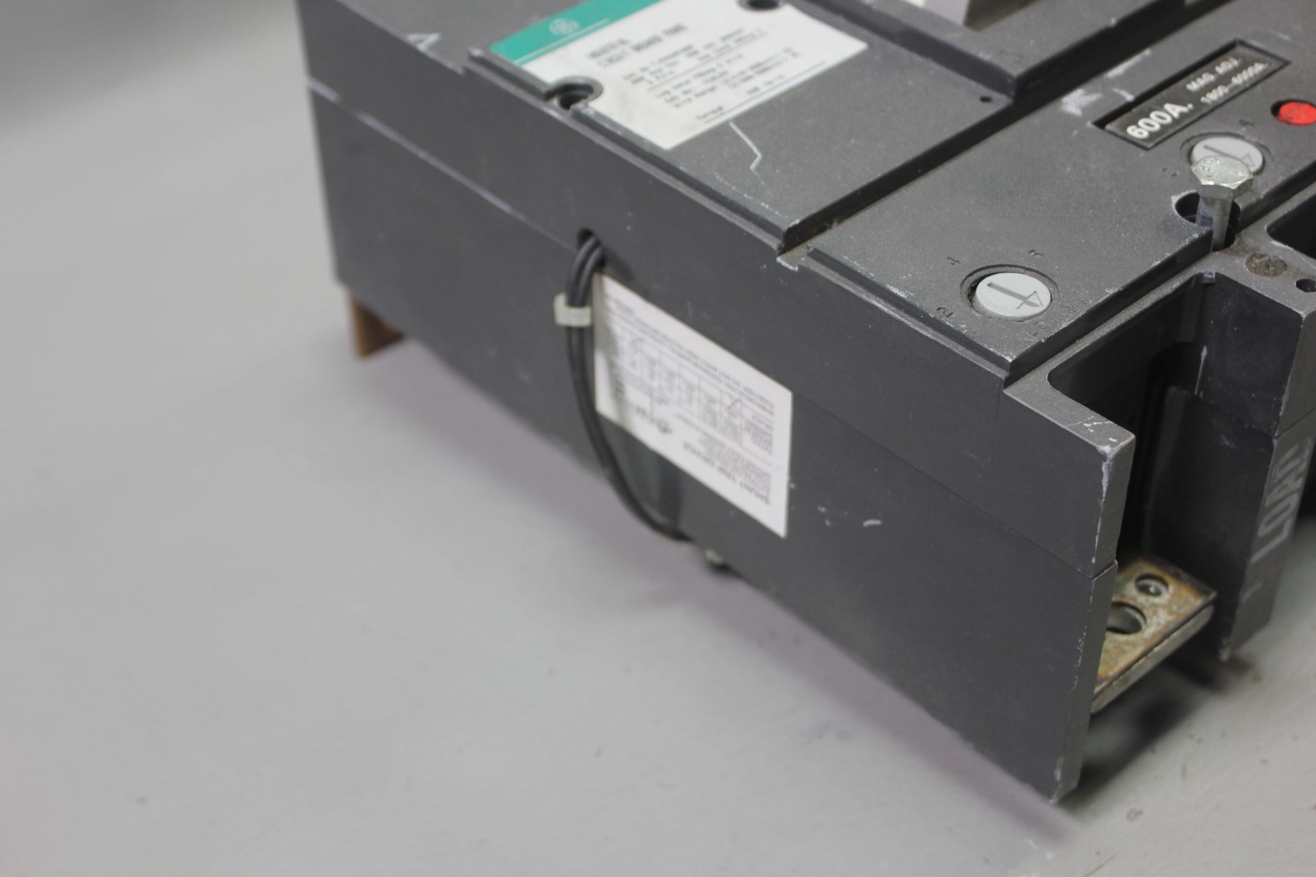 GE 600A INDUSTRIAL CIRCUIT BREAKER - Image 3 of 11