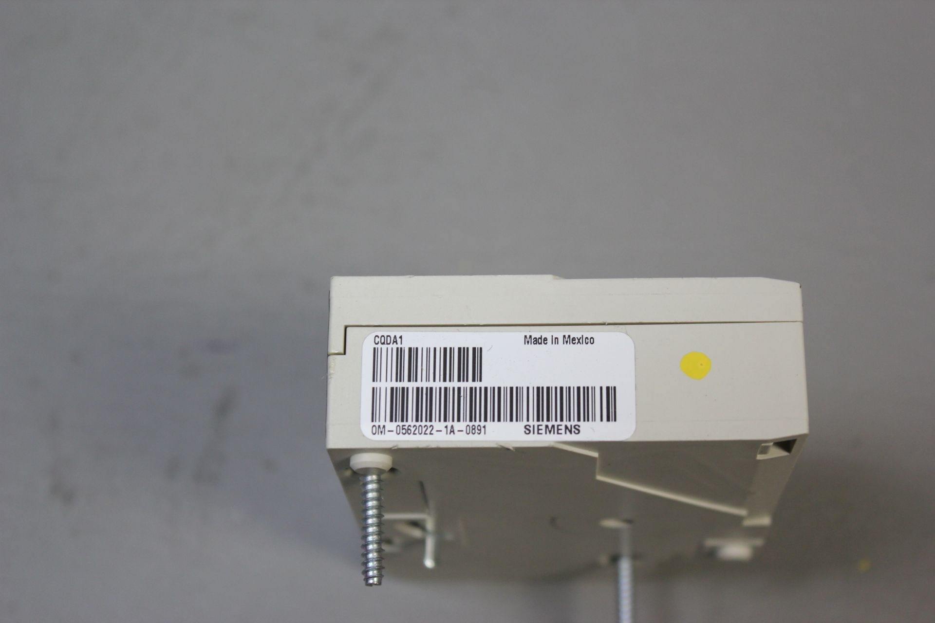 UNUSED SIEMENS CIRCUIT BREAKER AUXILIARY SWITCH - Image 3 of 3