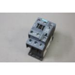 SIEMENS CONTACTOR WITH AUX CONTACT