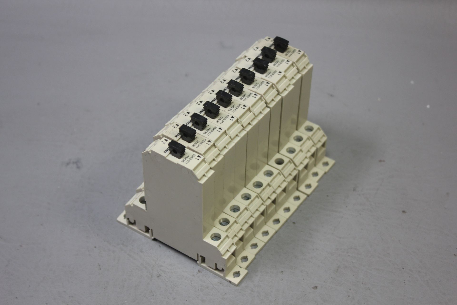 LOT OF 10 SIEMENS CIRCUIT BREAKER FOR AUX CIRCUIT - Image 3 of 3