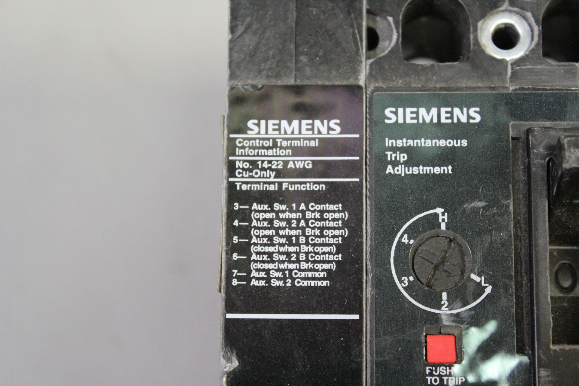 SIEMENS 3A CIRCUIT BREAKER WITH ACCESSORY - Image 6 of 7