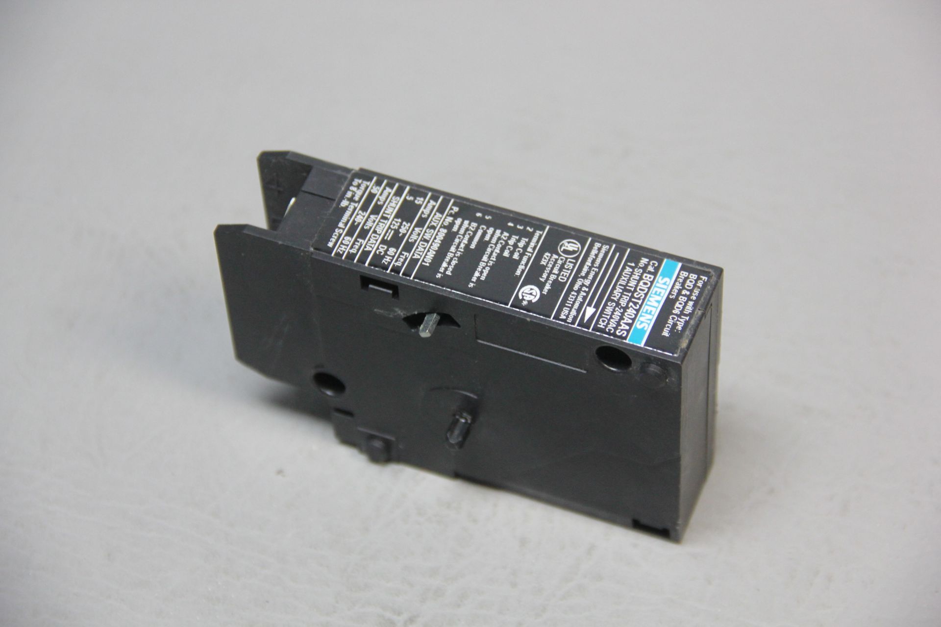 SIEMENS CIRCUIT BREAKER SHUNT TRIP UNIT - Image 3 of 4