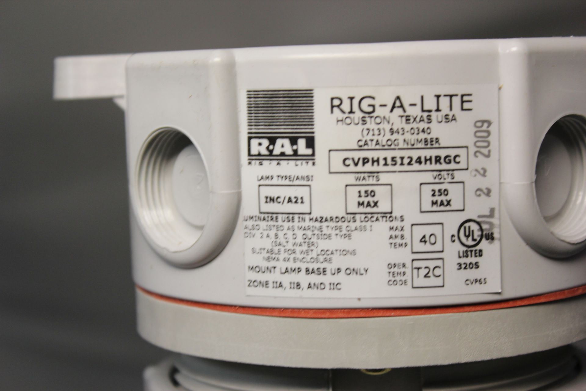 NEW RAL RIG-A-LITE HAZARDOUS LOCATION LUMINAIRE - Image 3 of 3