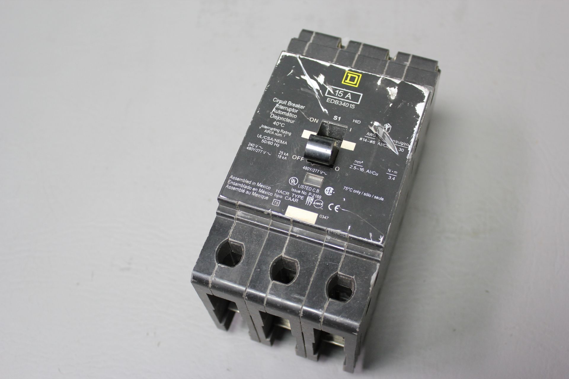 SQUARE D 15A CIRCUIT BREAKER