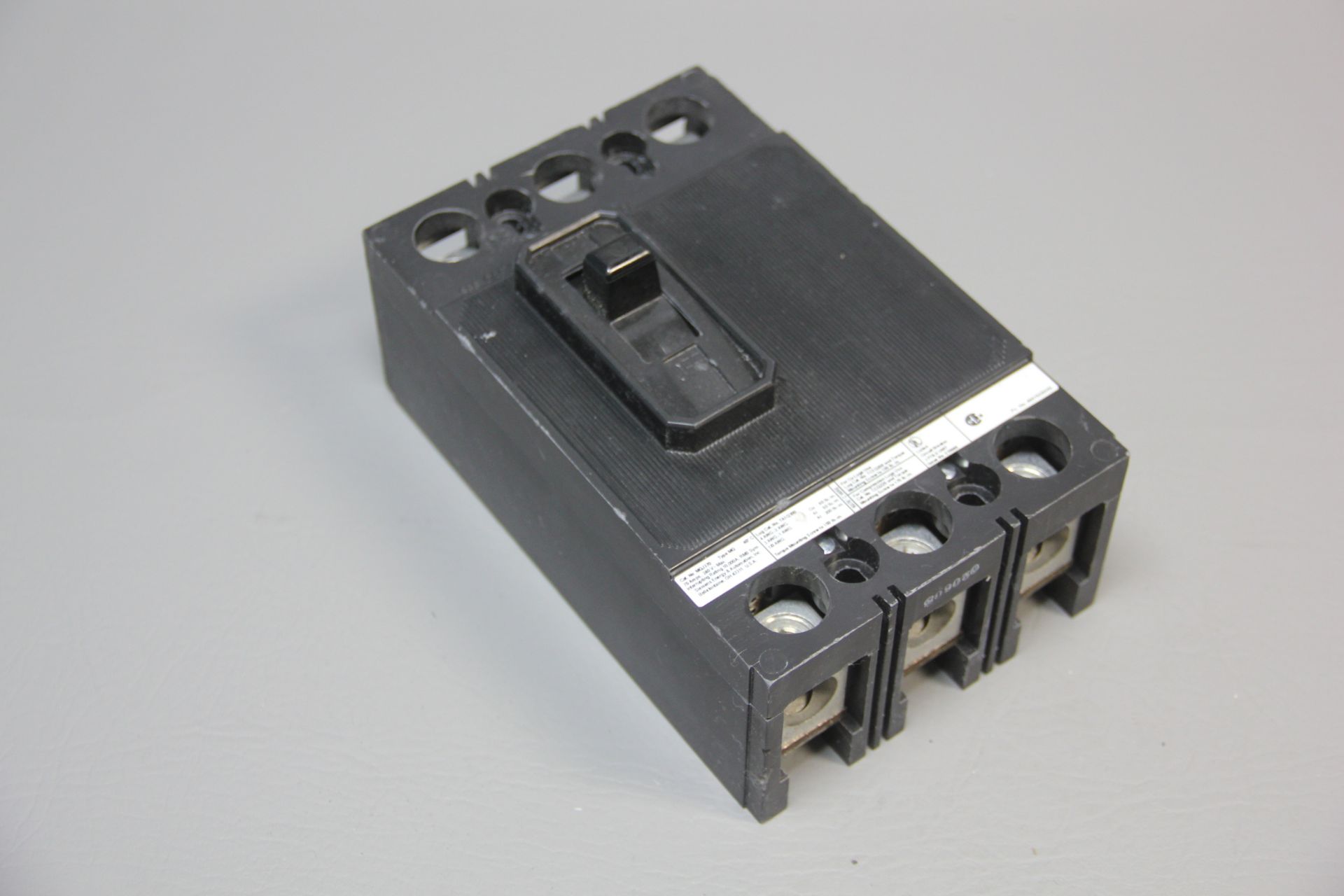 UNUSED SIEMENS 70A CIRCUIT BREAKER