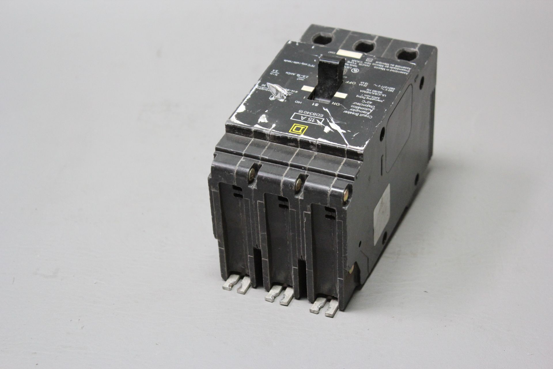 SQUARE D 15A CIRCUIT BREAKER - Image 3 of 4