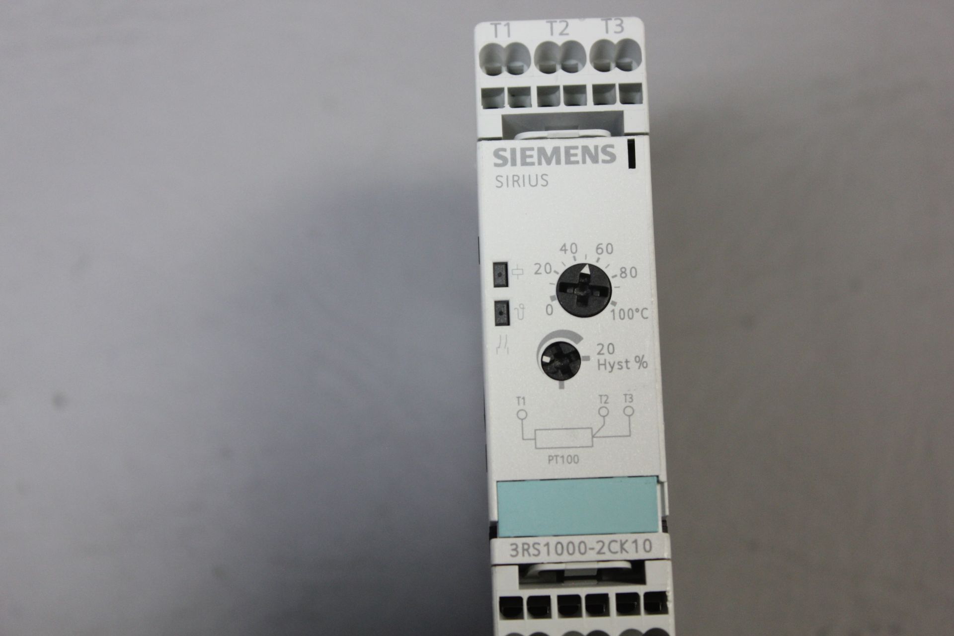 UNUSED SIEMENS TEMPERATURE MONITORING RELAY - Image 3 of 4