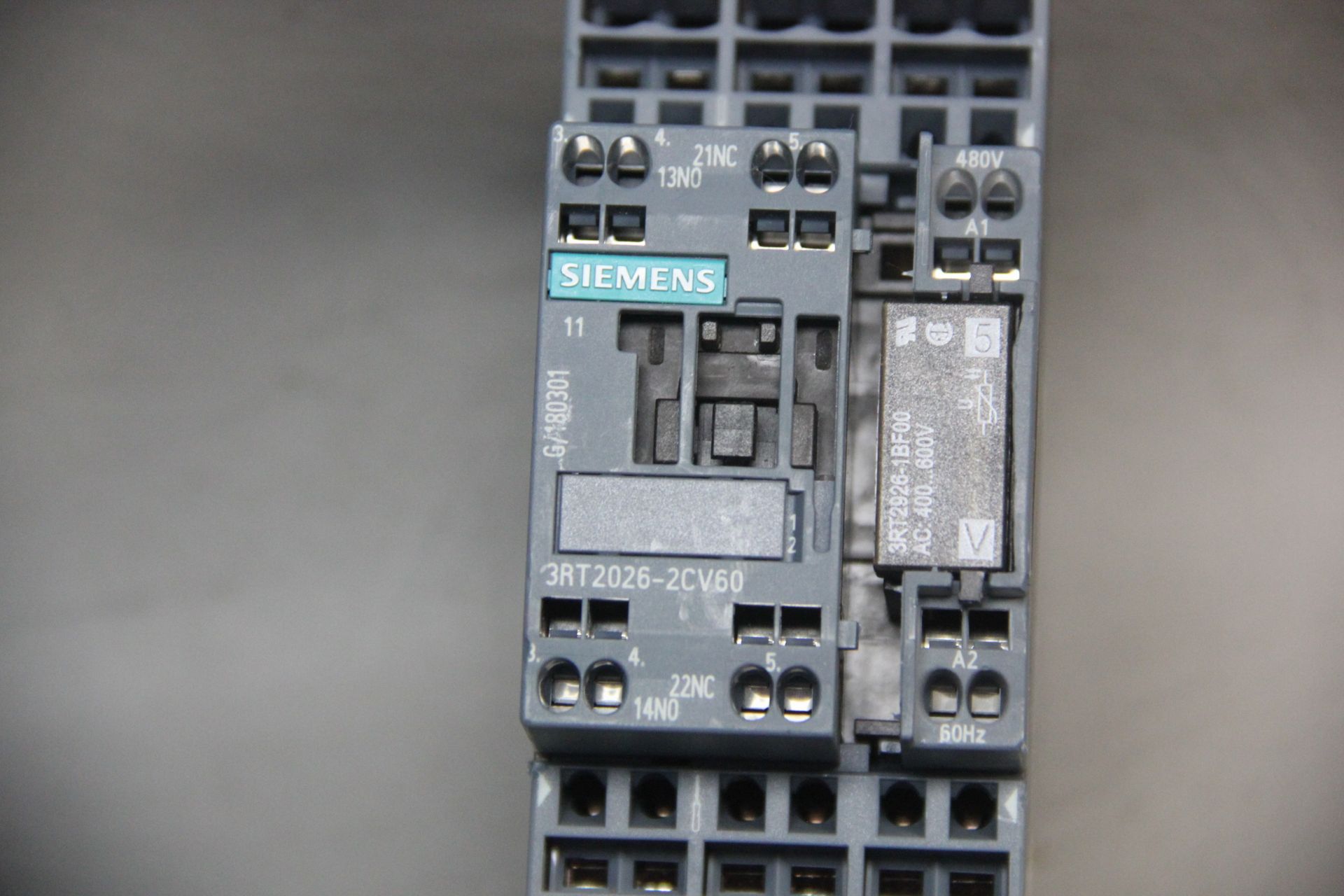 SIEMENS POWER CONTACTOR WITH SURGE SURPRESSOR - Image 3 of 4