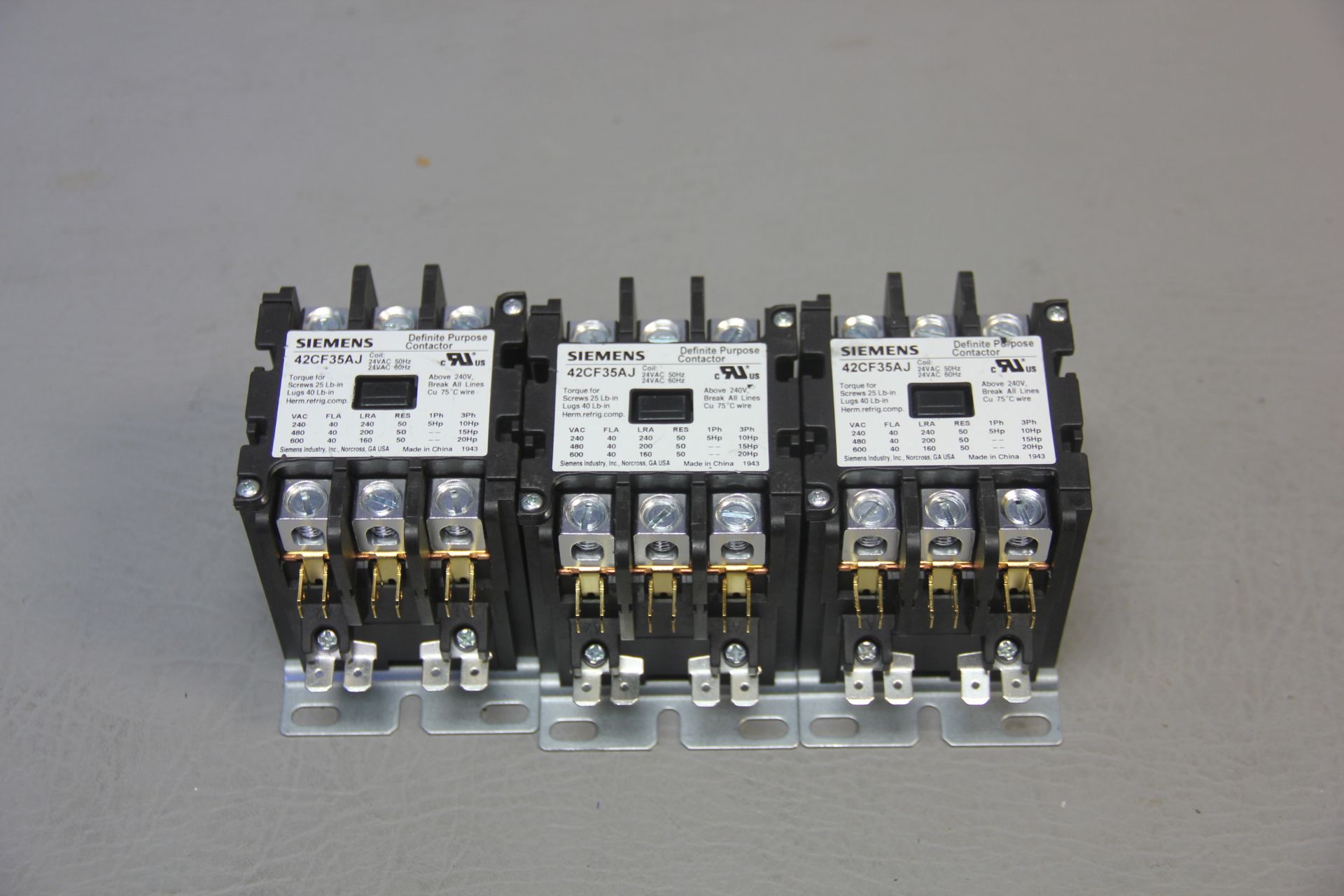 3 UNSUED SIEMENS DEFINITE PURPOSE CONTACTORS