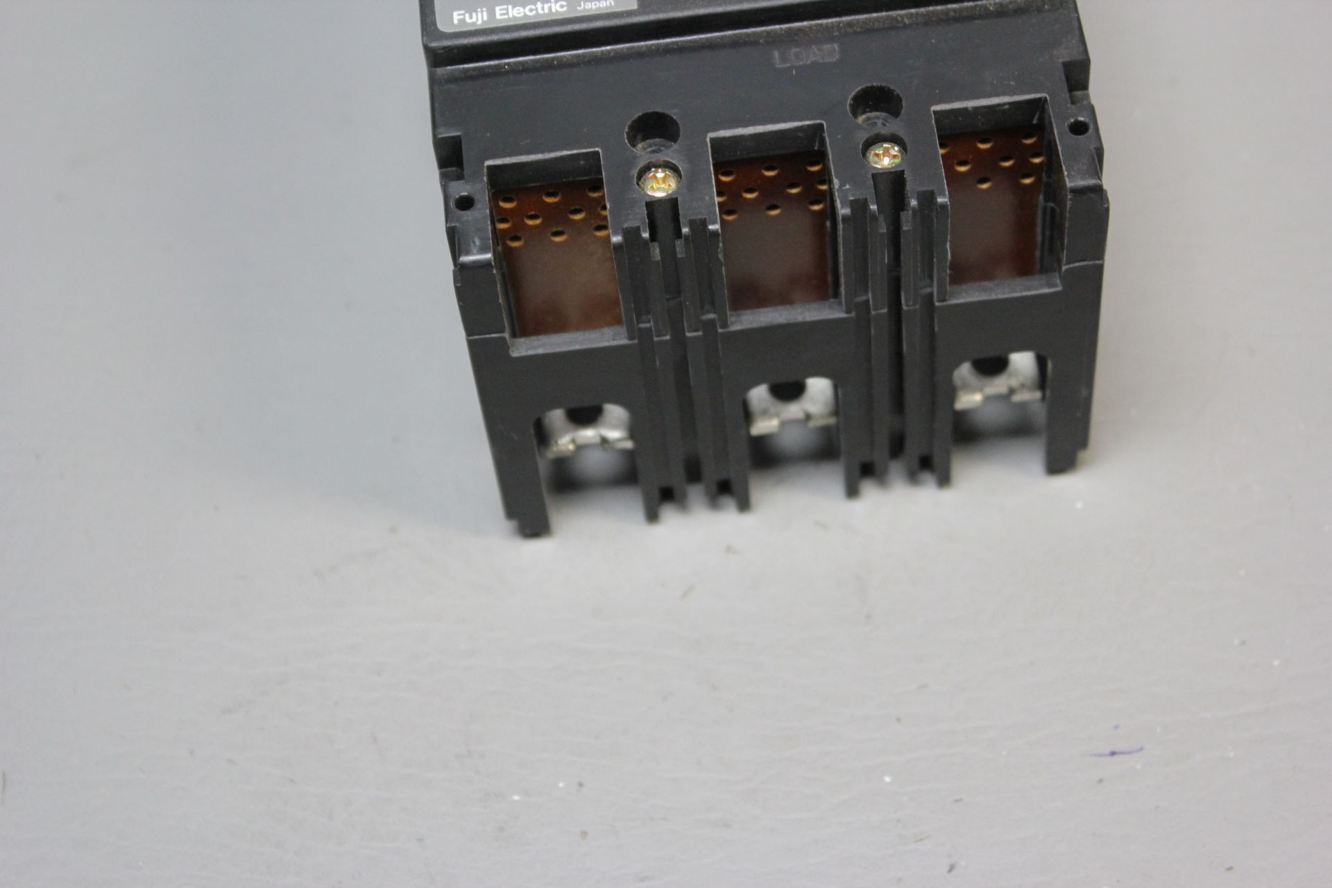 FUJI 30A 3 POLE CIRCUIT BREAKER - Image 4 of 4