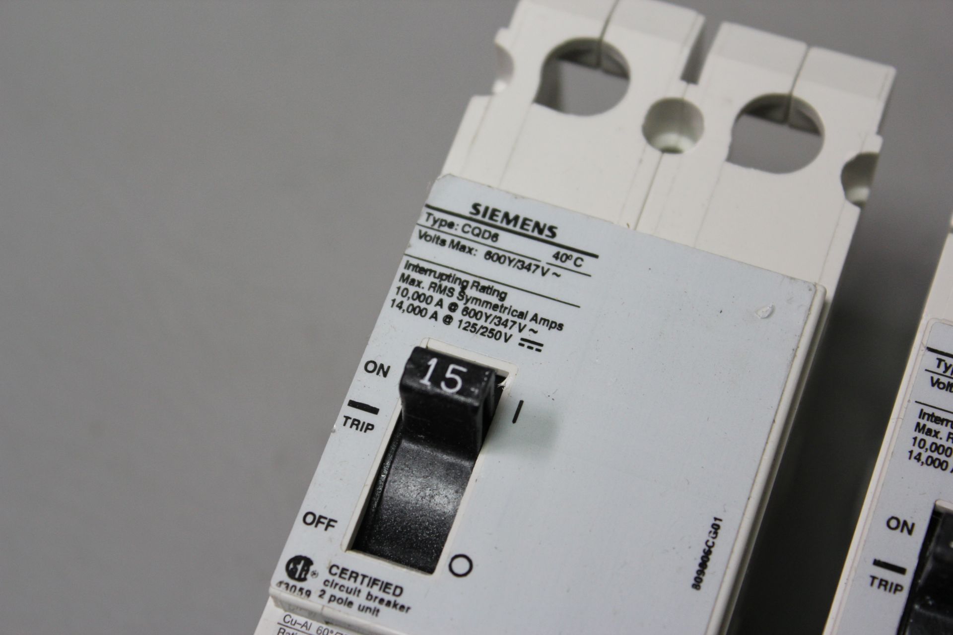 2 UNUSED SIEMENS 15A CIRCUIT BREAKERS - Image 3 of 5