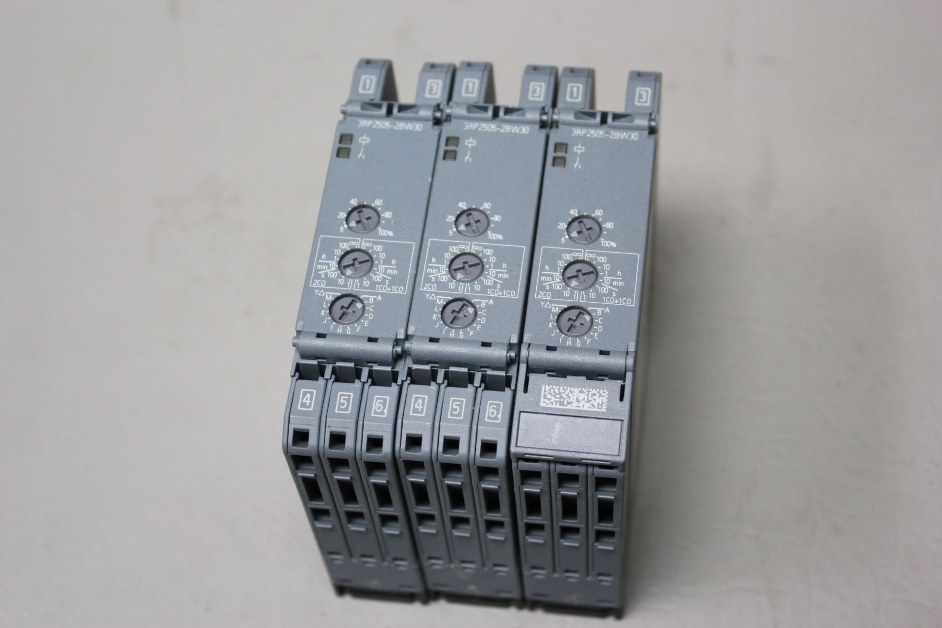 3 SIEMENS MULTIFUNCTION TIMING RELAYS