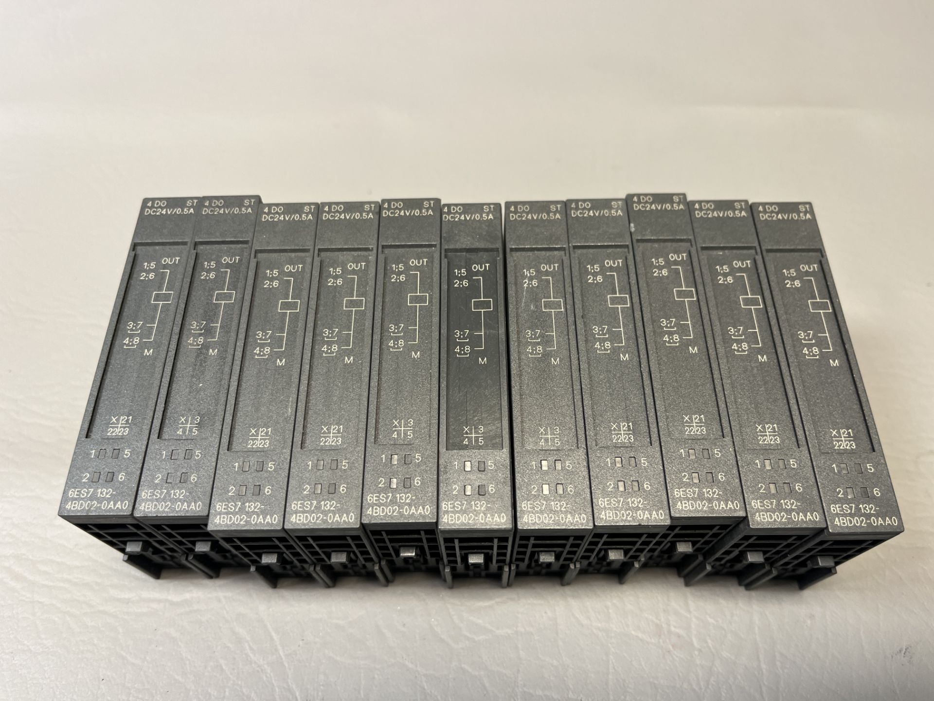 LOT OF (11) DC24V Siemens Modules