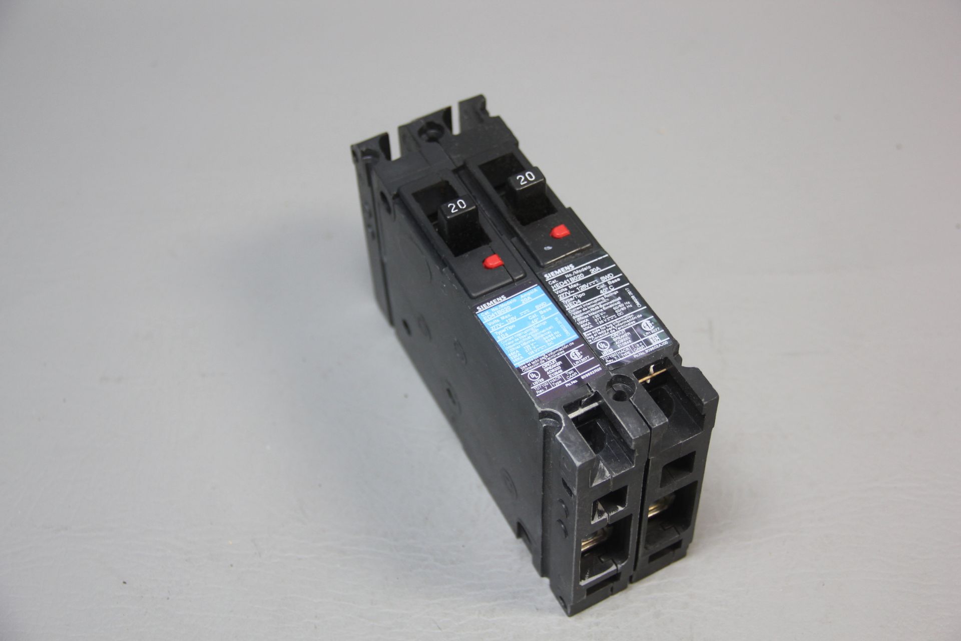 2 SIEMENS 20A CIRCUIT BREAKERS