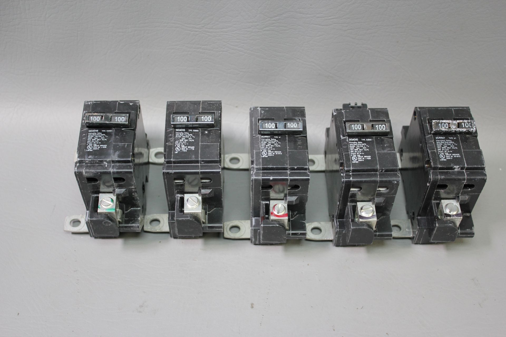 LOT OF 5 SIEMENS 100A CIRCUIT BREAKERS