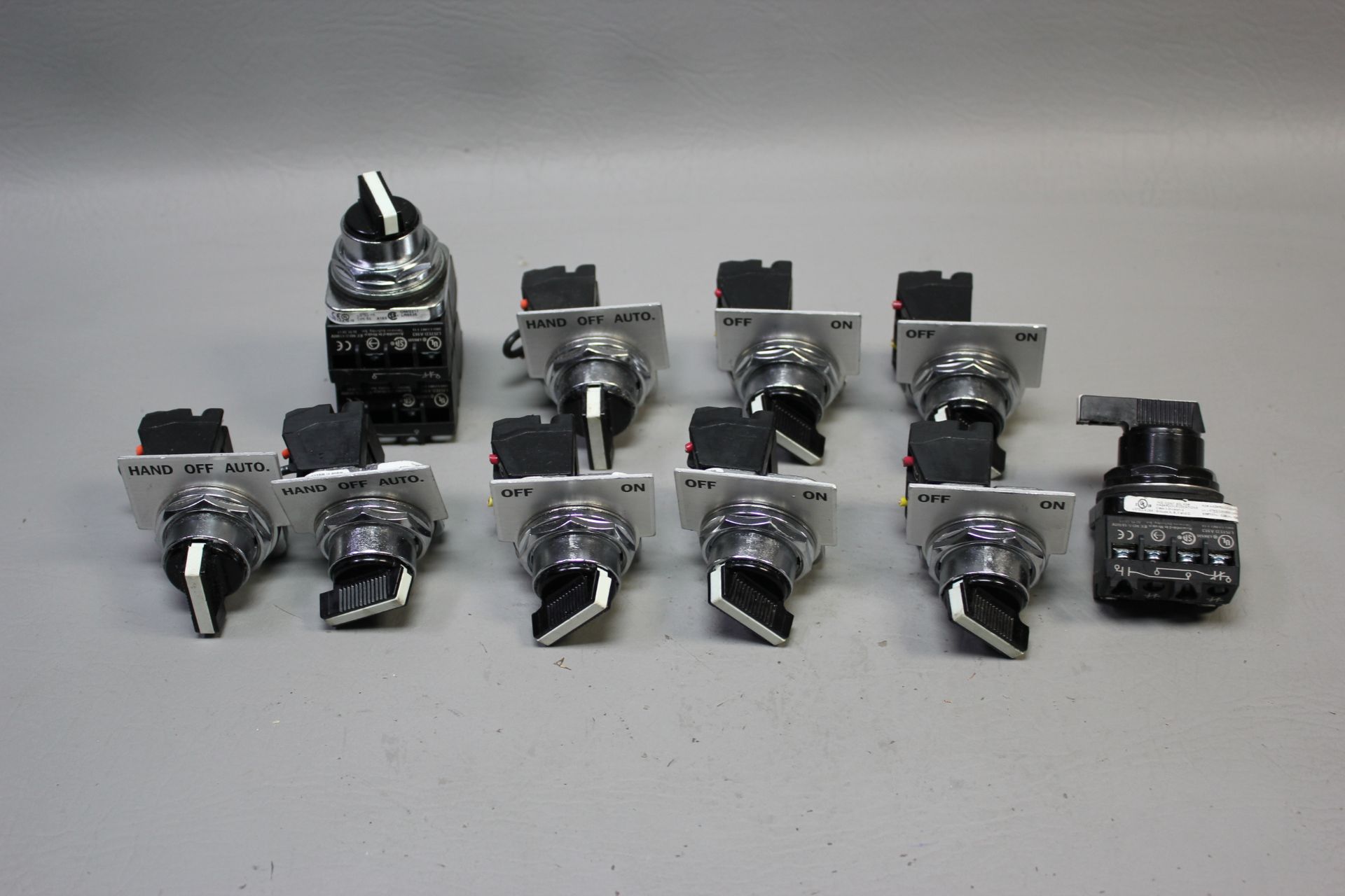 LOT OF SIEMENS SELECTOR SWITCHES