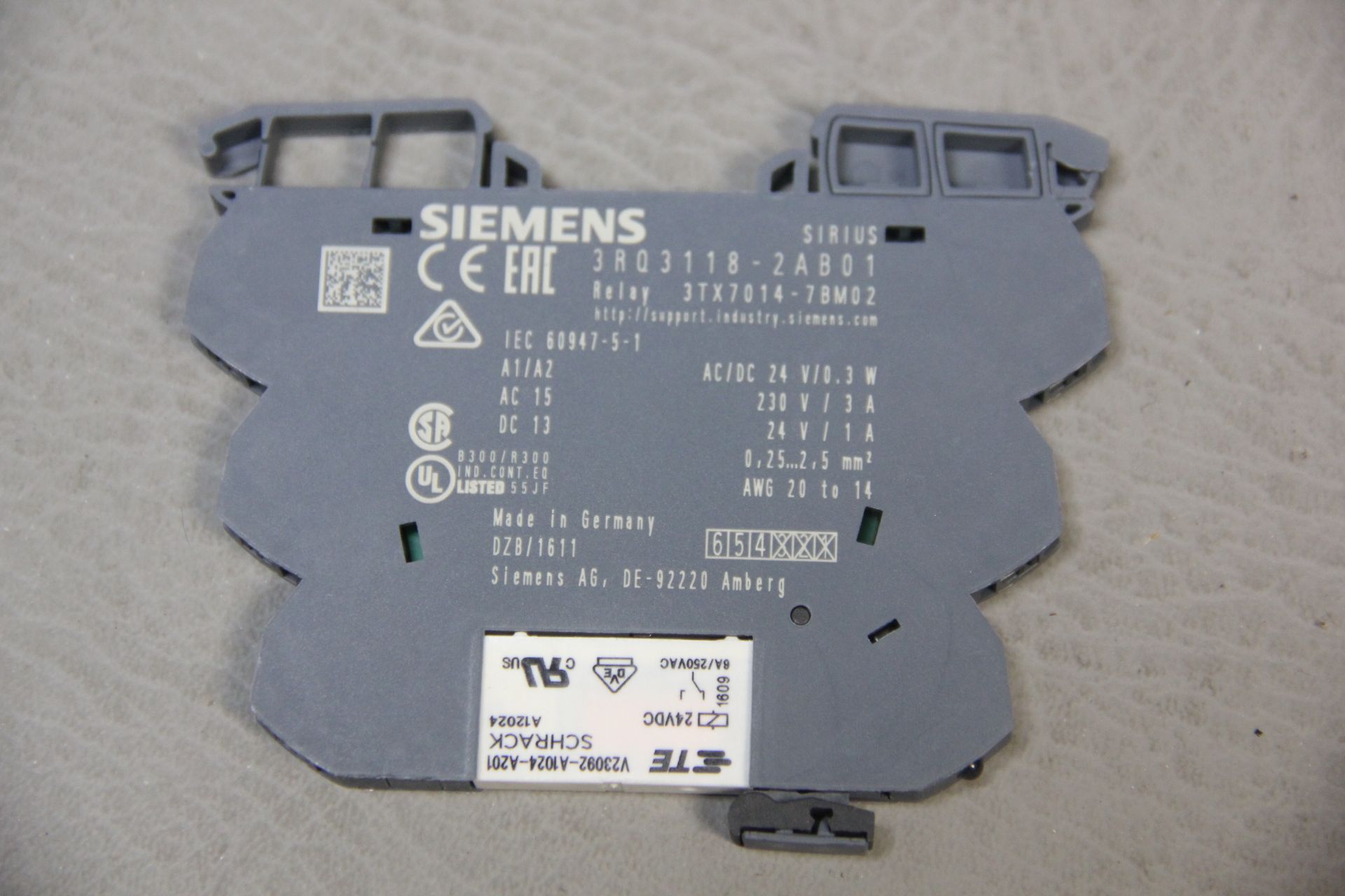 5 UNUSED SIEMENS OUTPUT COUPLER WITH PLUG IN RELAY - Image 3 of 3