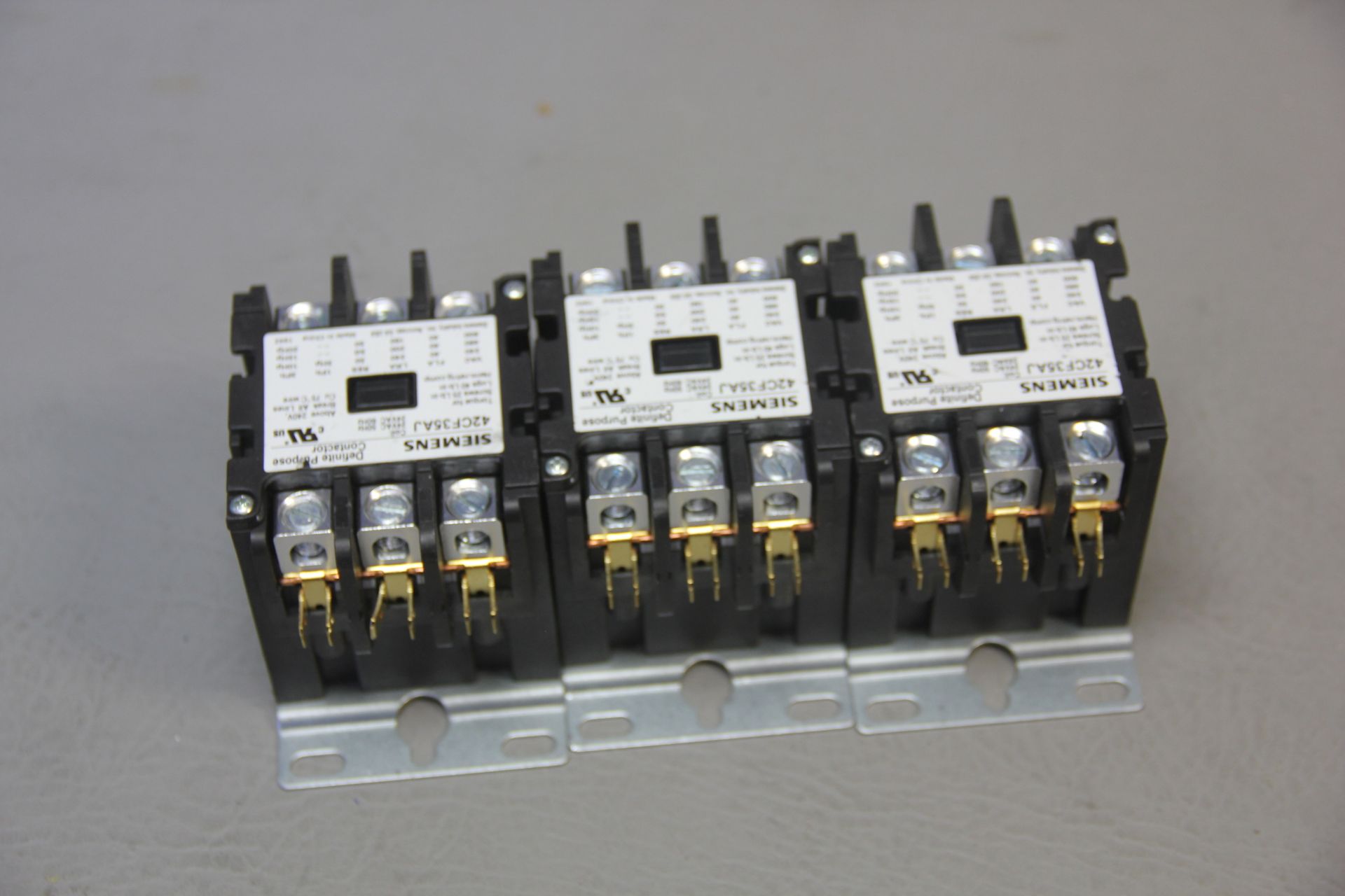 3 UNSUED SIEMENS DEFINITE PURPOSE CONTACTORS - Image 2 of 3