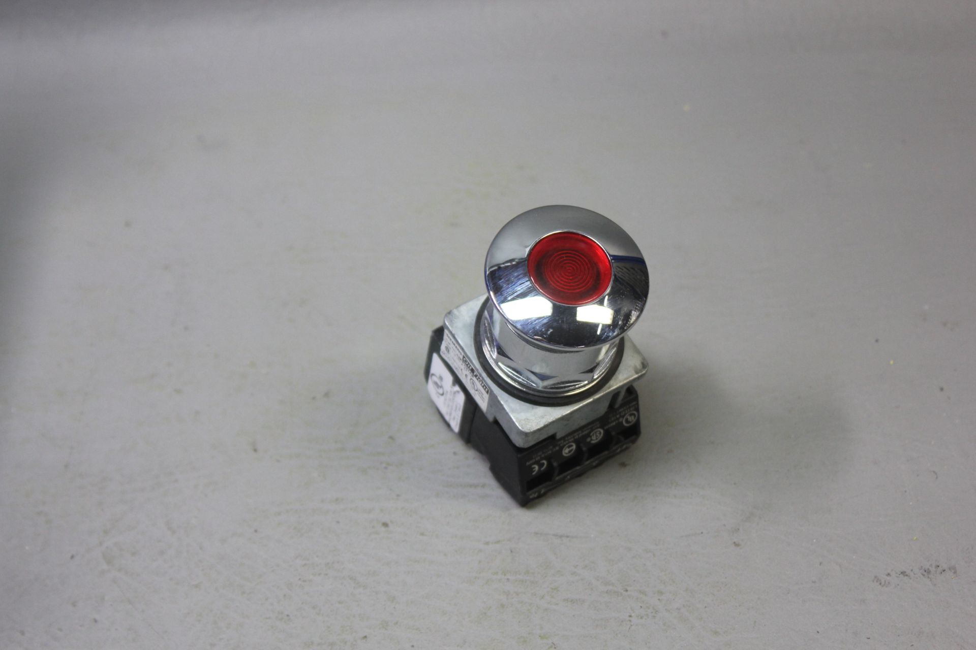 SIEMENS RED MUSHROOM HEAD ILLUMINATED PUSHBUTTON