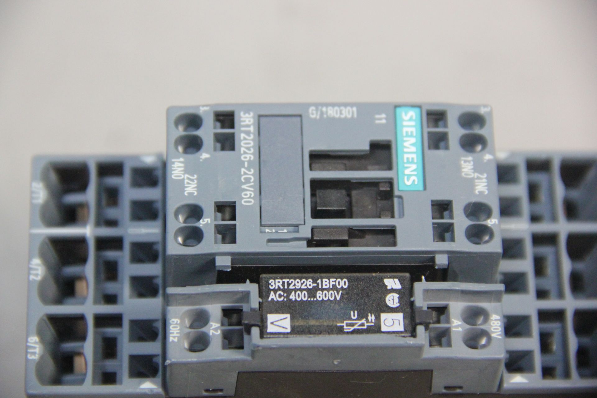 SIEMENS POWER CONTACTOR WITH SURGE SURPRESSOR - Image 4 of 4