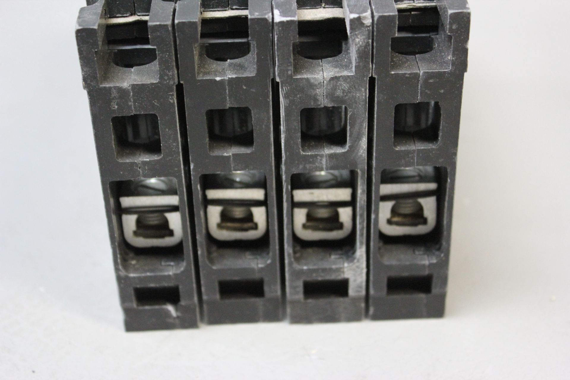 LOT OF 4 UNUSED SIEMENS 60A CIRCUIT BREAKERS - Image 2 of 4