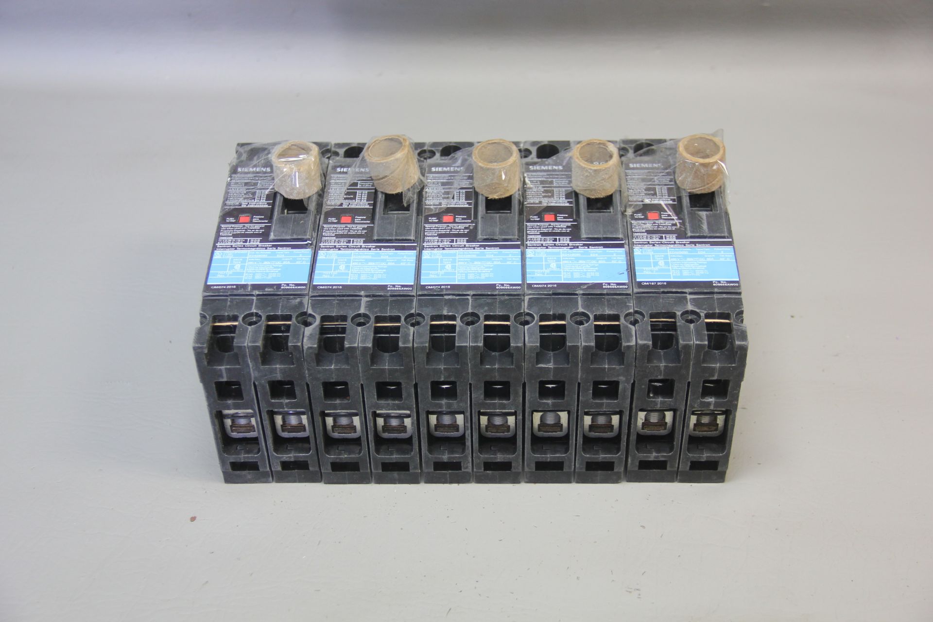 LOT OF 5 SIEMENS SENTRON SERIES 90A CIRCUIT BREAKERS