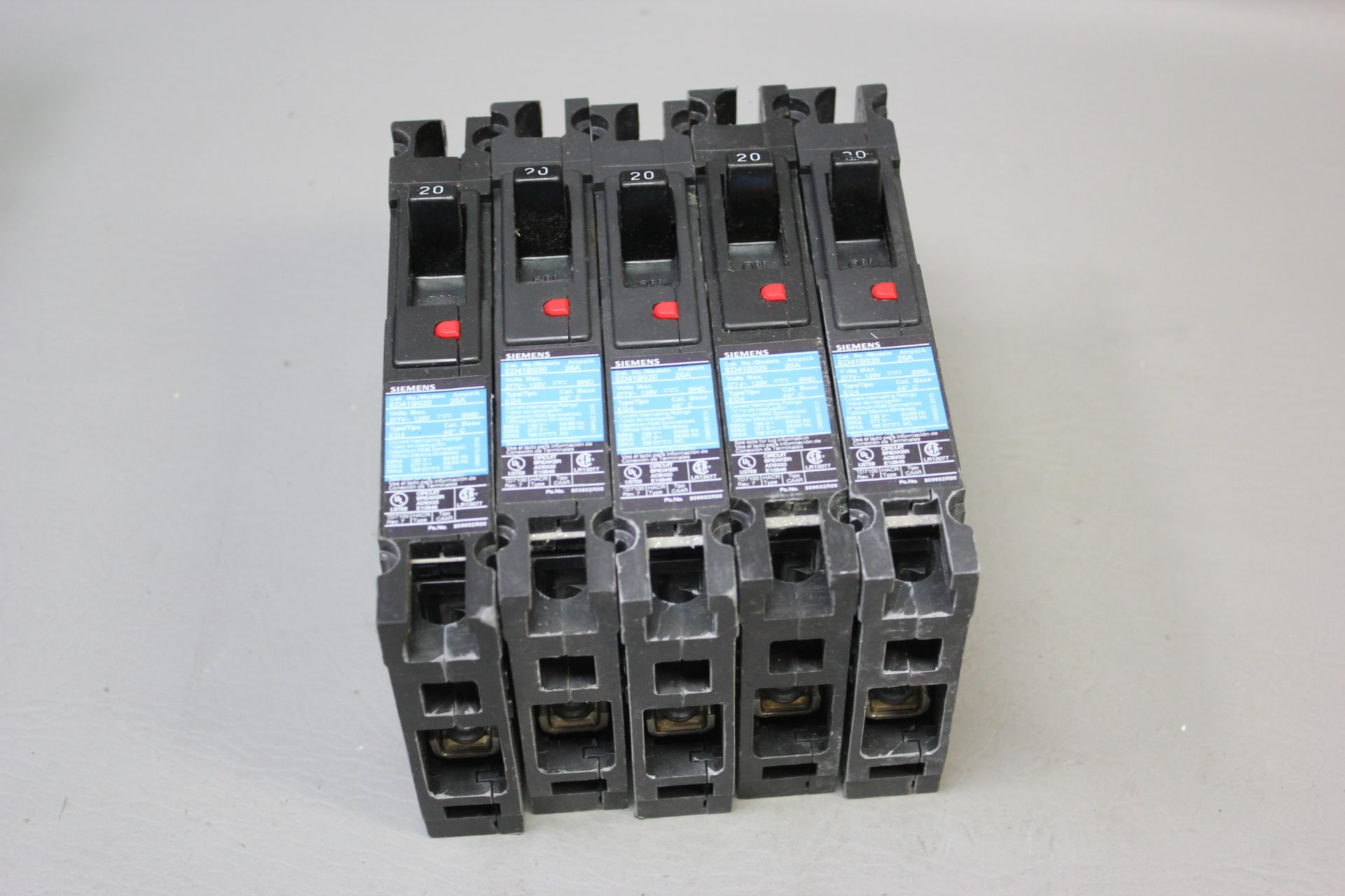 LOT OF 5 UNUSED SIEMENS 20A CIRCUIT BREAKERS