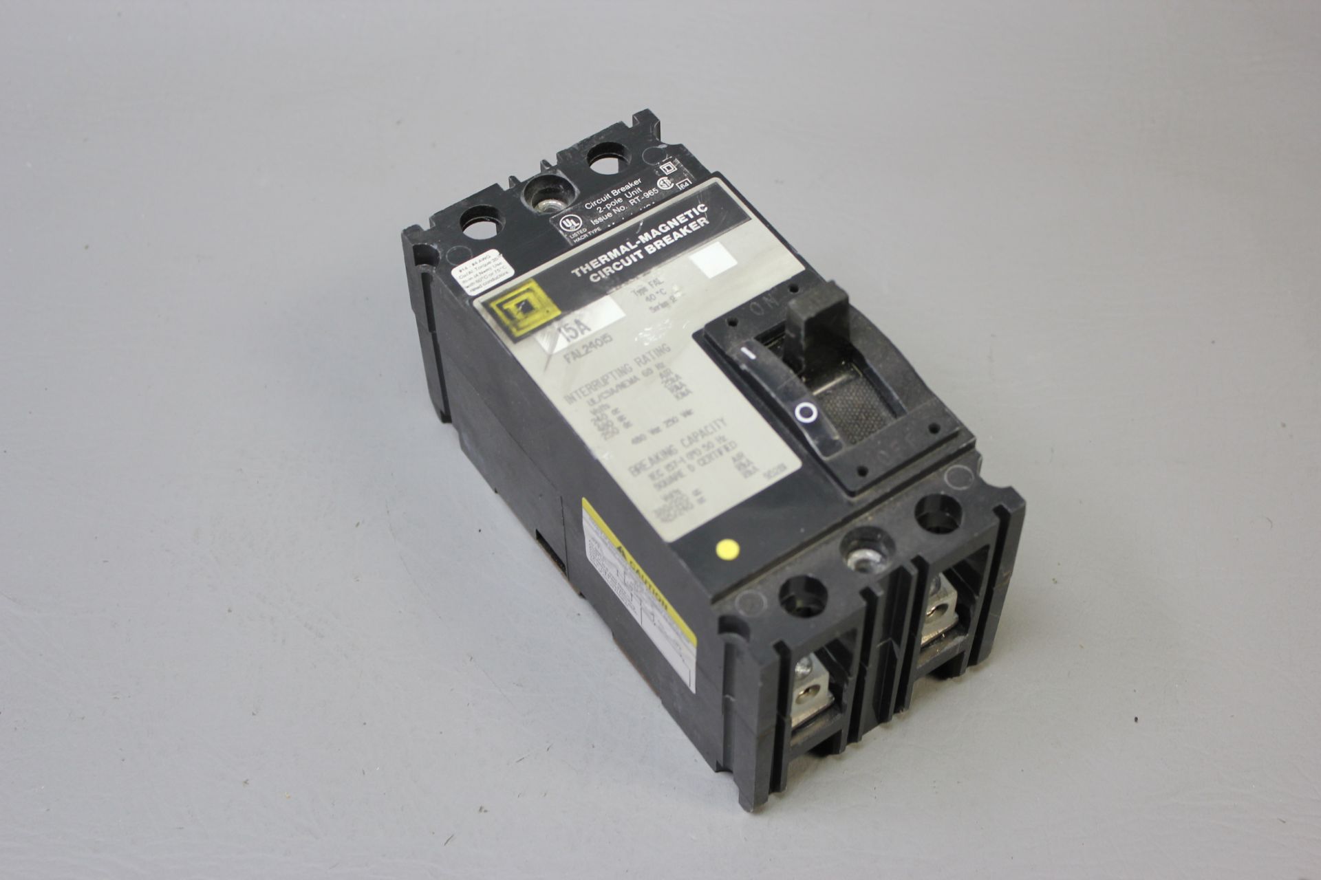 SQUARE D 15A THERMAL MAGNETIC CIRCUIT BREAKER