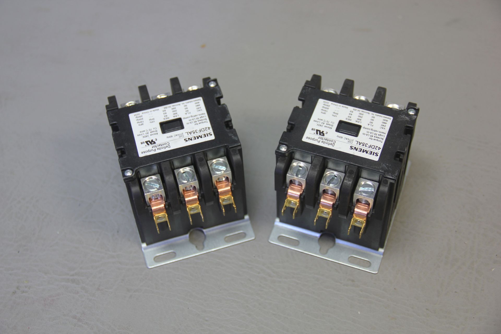 2 UNSUED SIEMENS DEFINITE PURPOSE CONTACTORS - Image 2 of 3