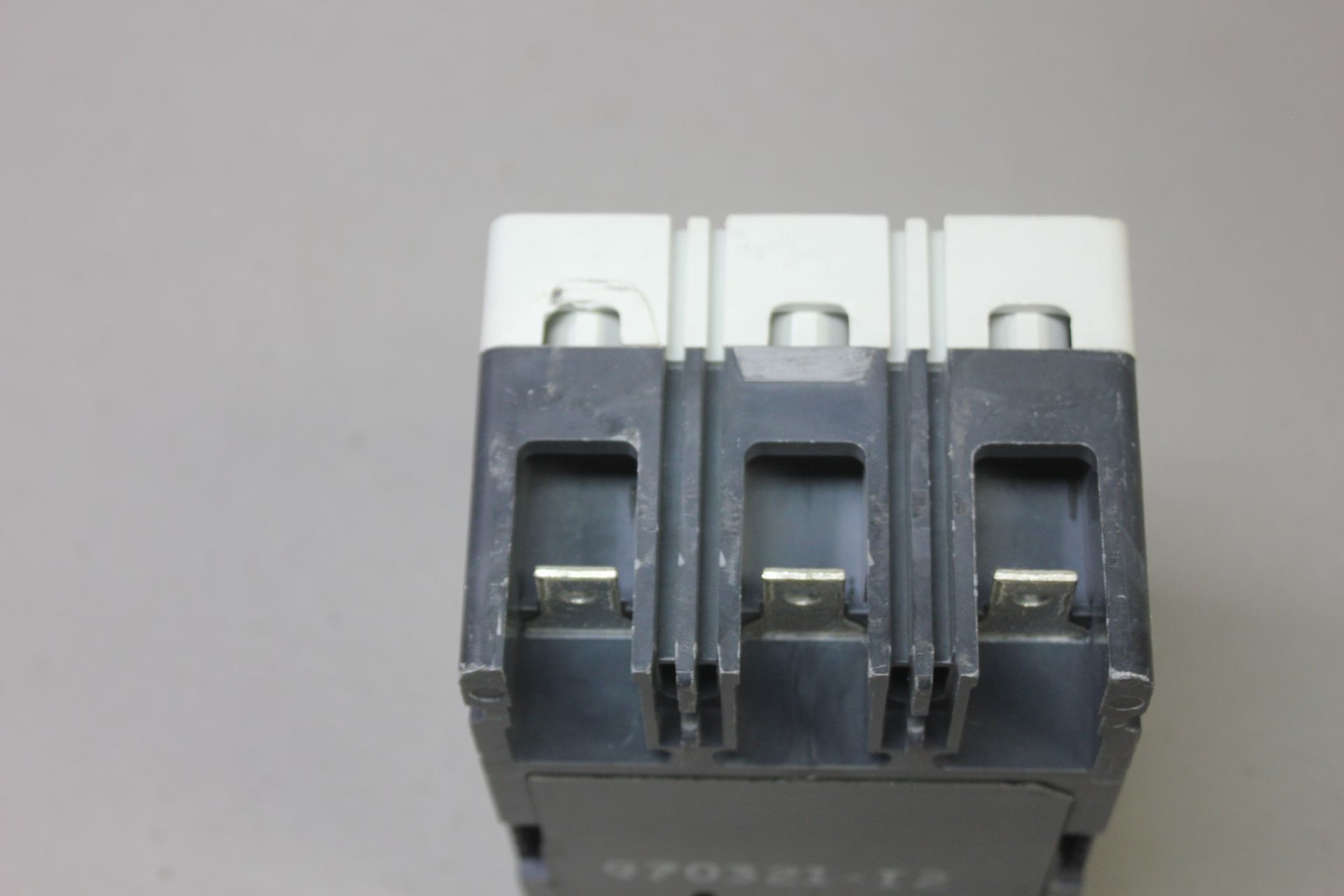 CUTLER HAMMER 70A INDUSTRIAL CIRCUIT BREAKER - Image 4 of 5