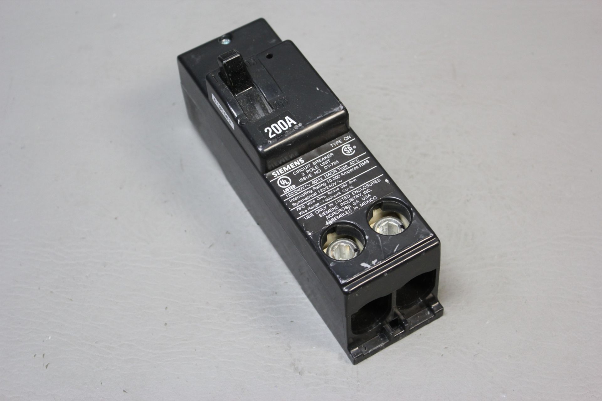 UNUSED SIEMENS 200A CIRCUIT BREAKER