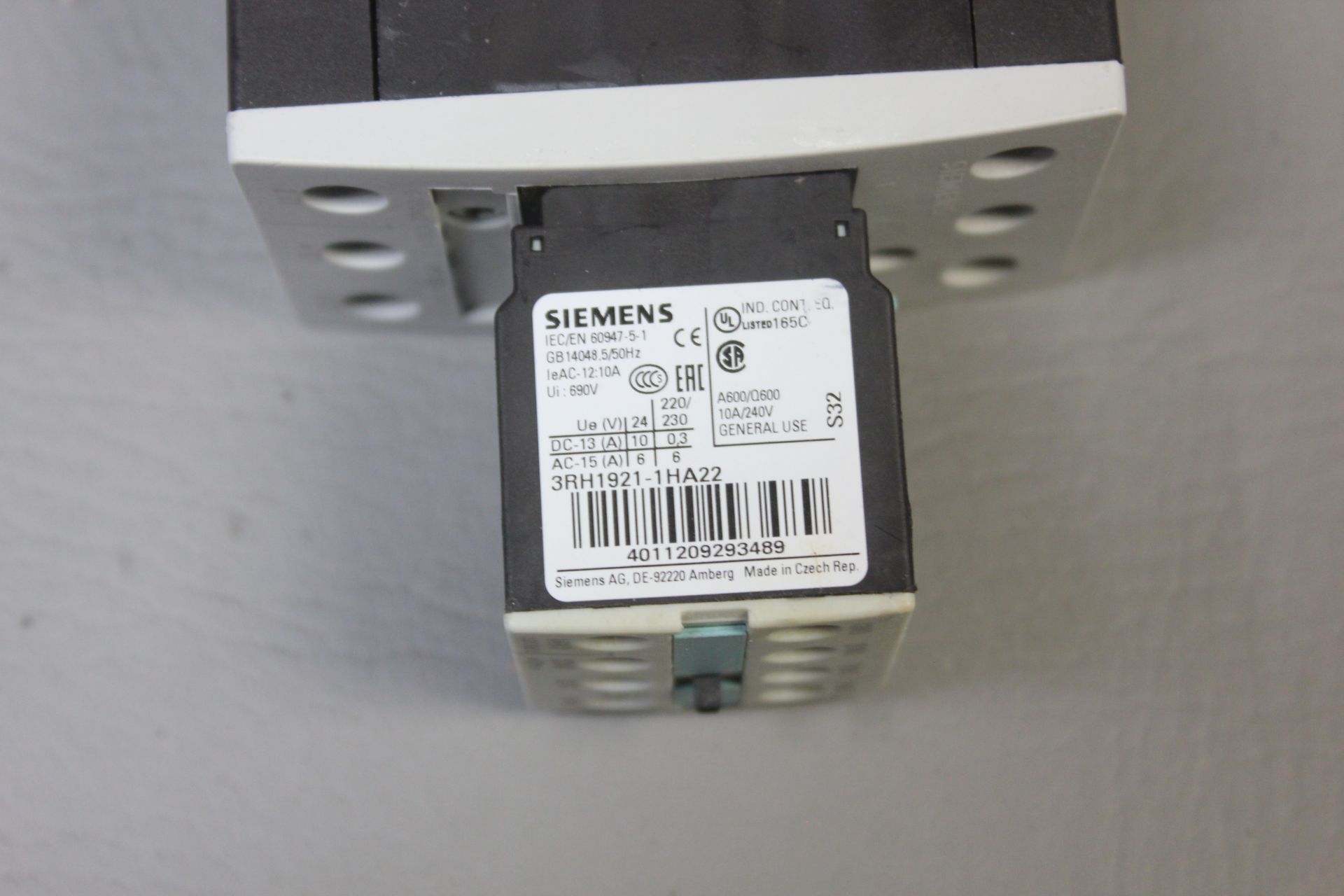 UNUSED SIEMENS CONTACTOR WITH AUX SWITCH - Image 4 of 4