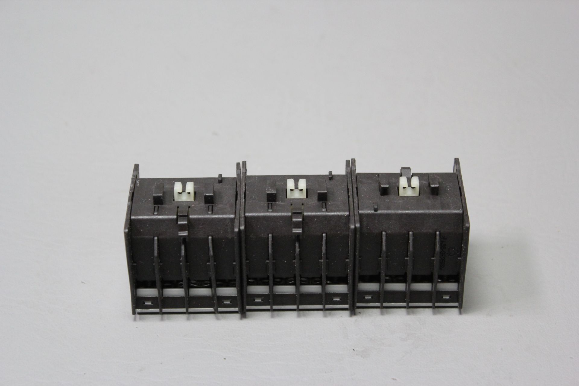 3 UNUSED SIEMENS AUX SWITCHES - Image 2 of 3