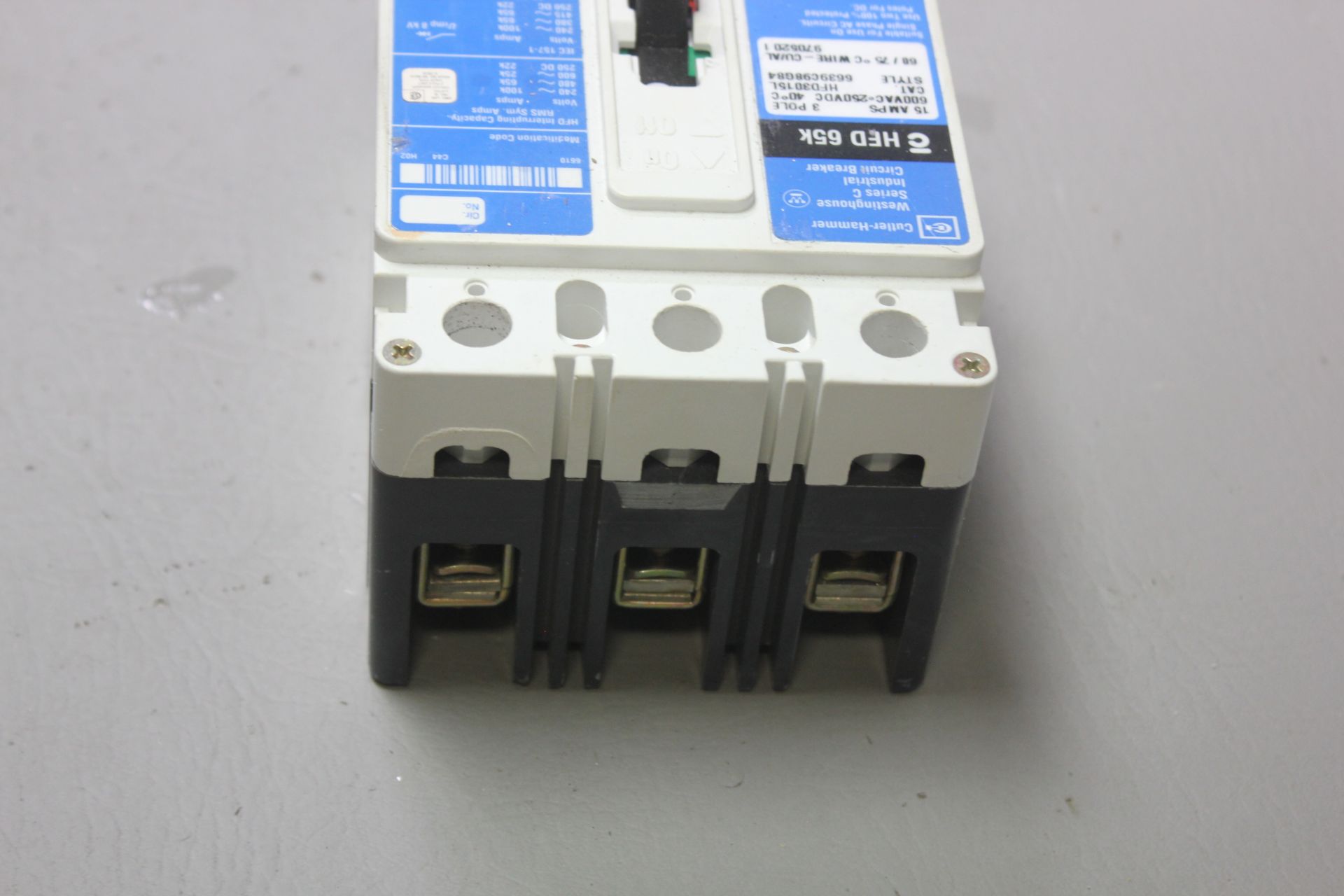 CUTLER HAMMER 15A INDUSTRIAL CIRCUIT BREAKER - Image 4 of 5