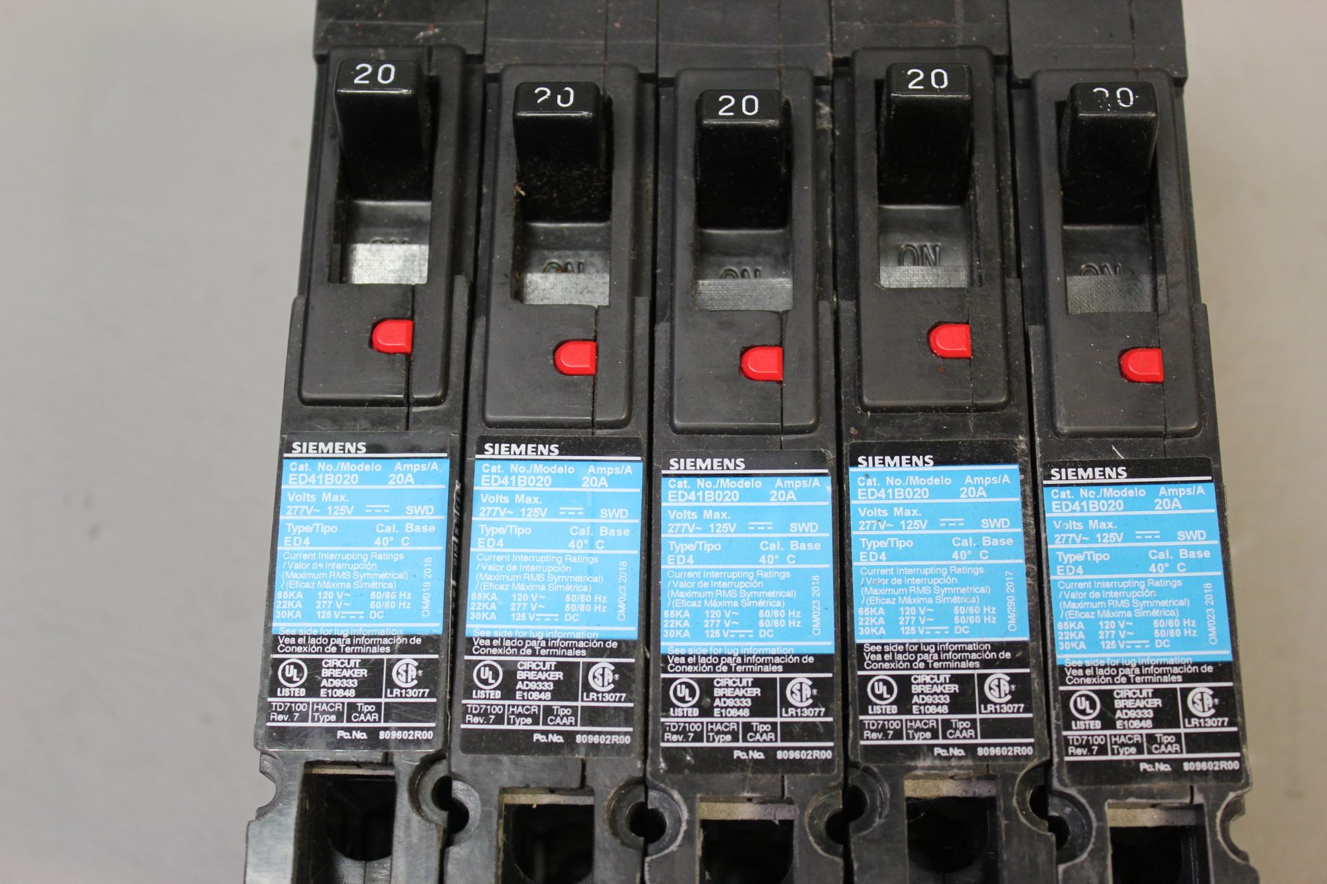 LOT OF 5 UNUSED SIEMENS 20A CIRCUIT BREAKERS - Image 4 of 4