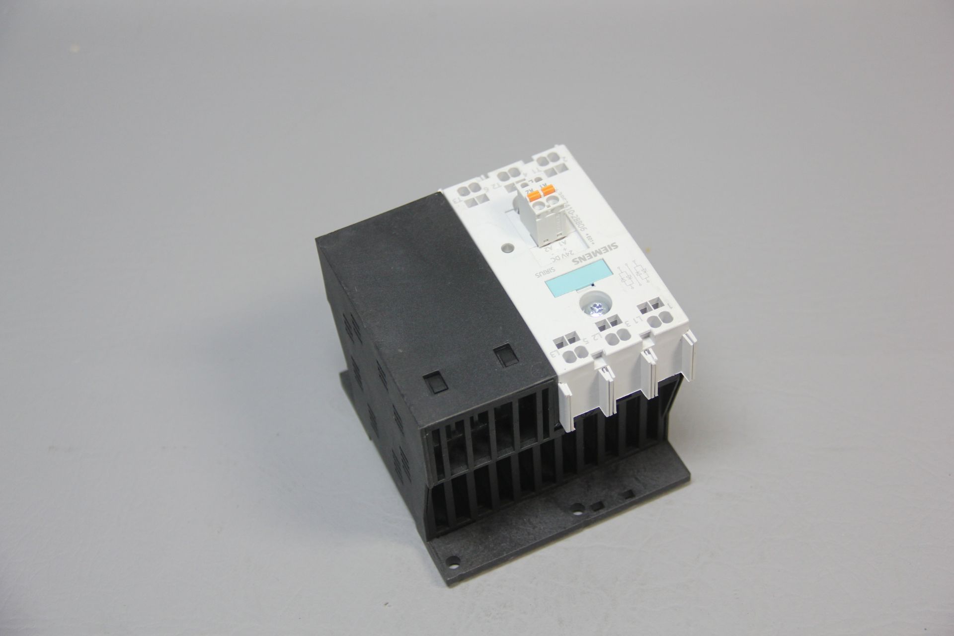 UNUSED SIEMENS SOLID STATE CONTACTOR - Image 2 of 3
