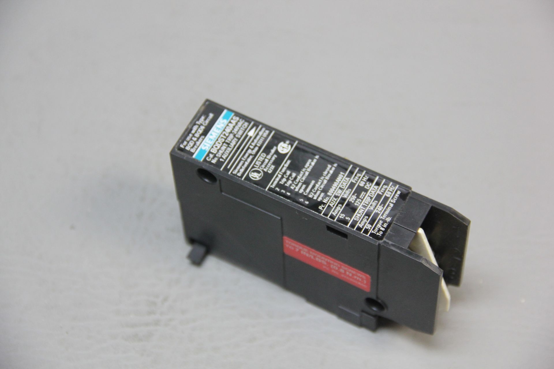 SIEMENS CIRCUIT BREAKER SHUNT TRIP UNIT