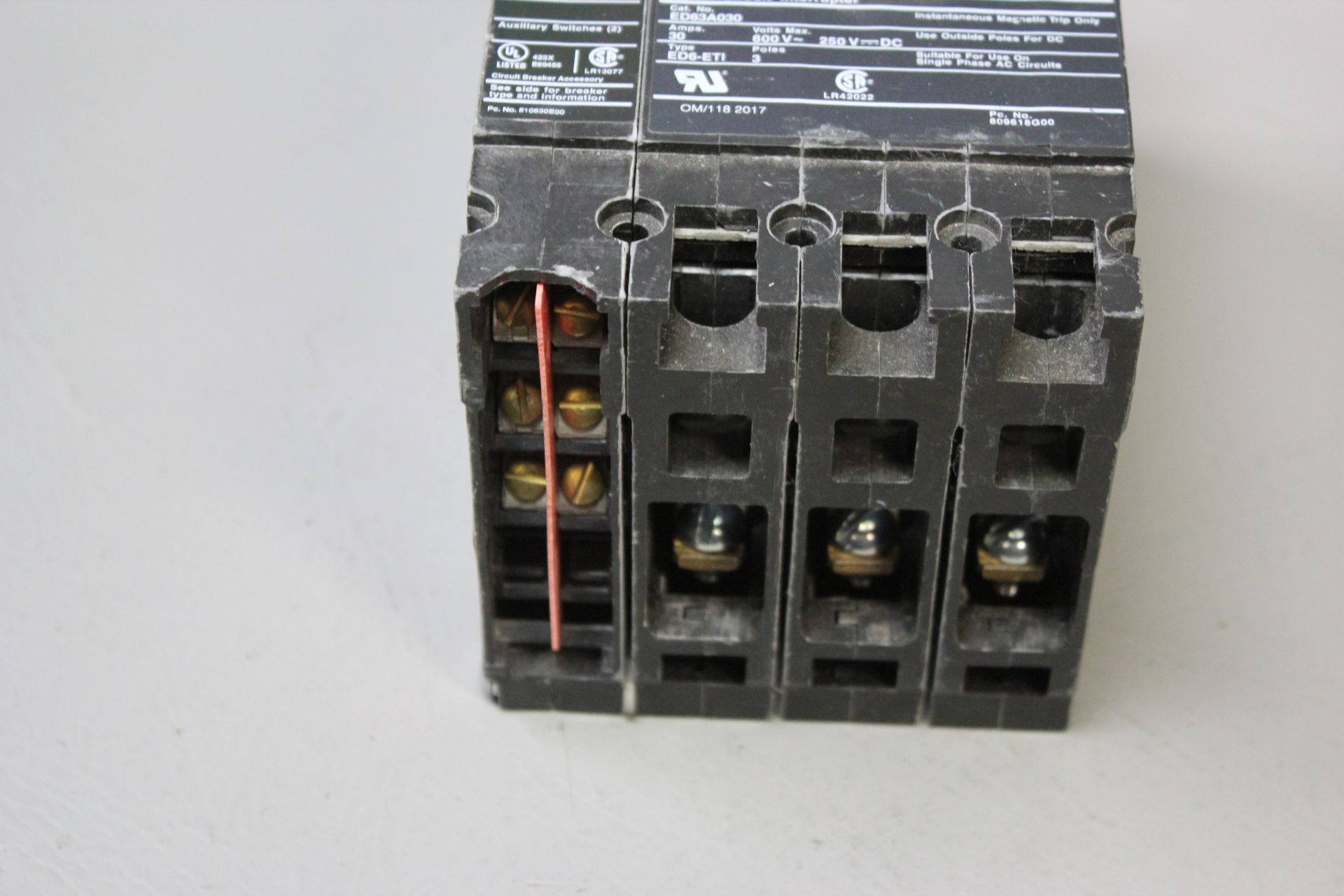 SIEMENS 3A CIRCUIT BREAKER WITH ACCESSORY - Image 2 of 7