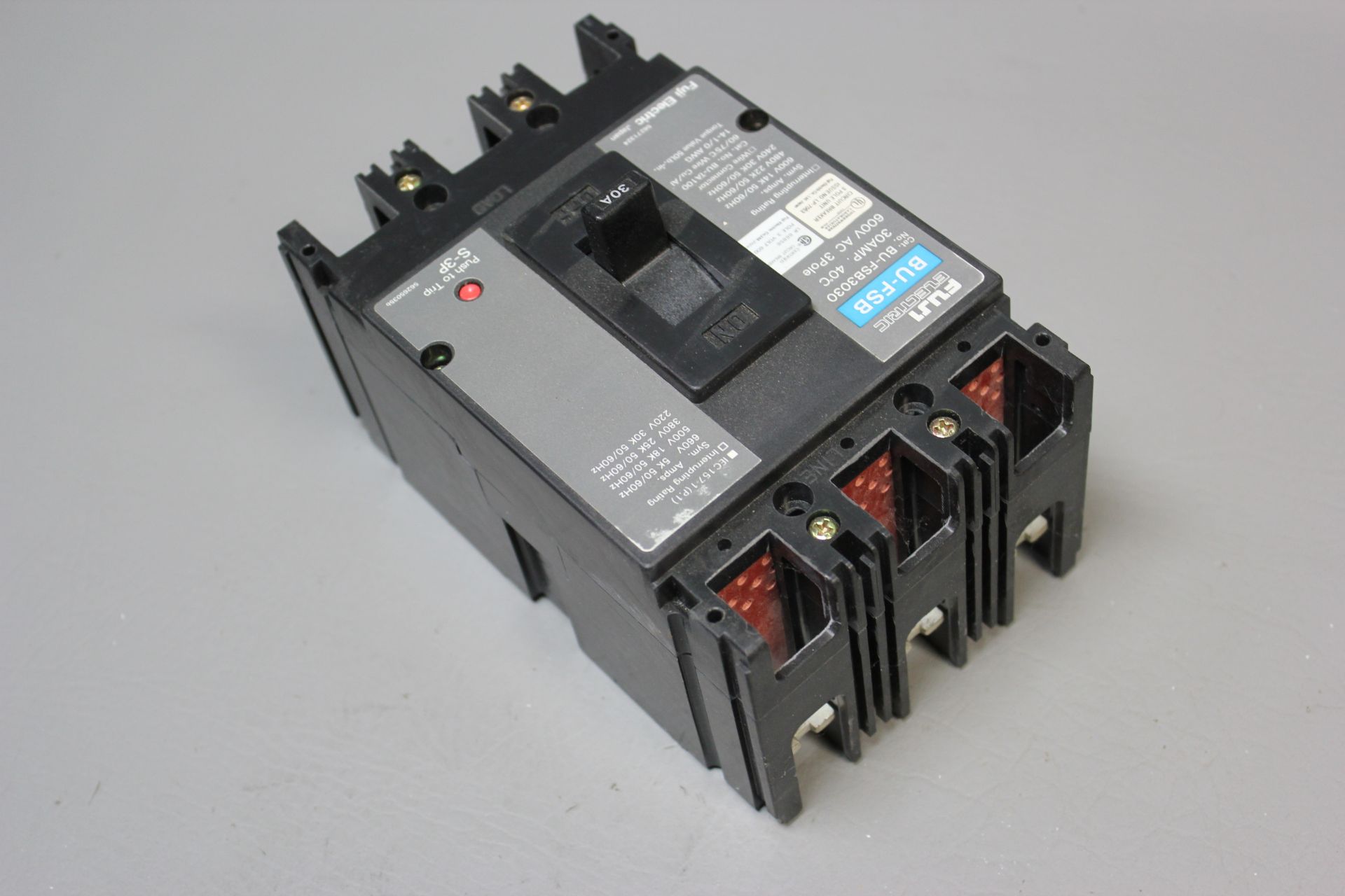 FUJI 30A 3 POLE CIRCUIT BREAKER - Image 2 of 4