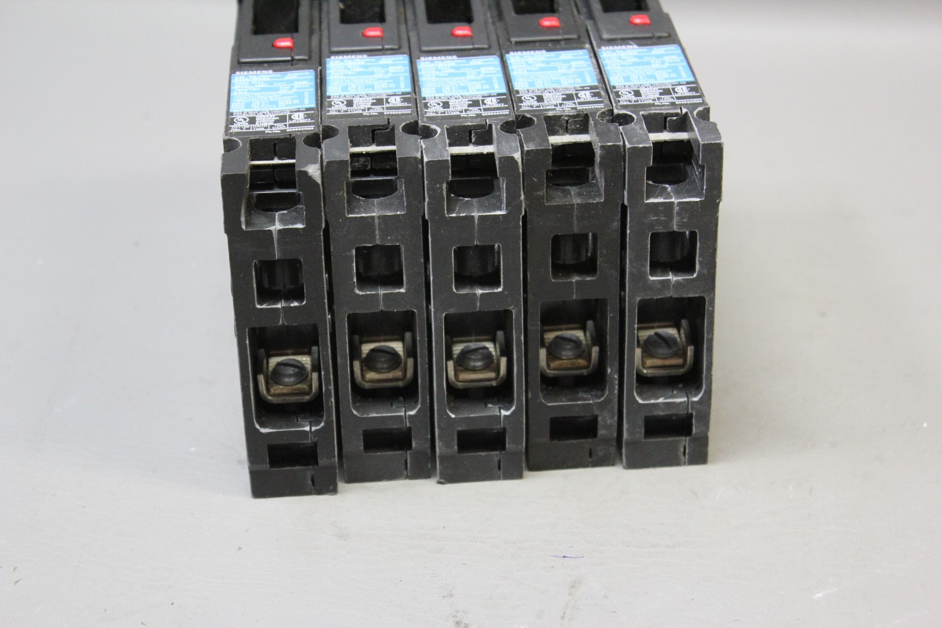 LOT OF 5 UNUSED SIEMENS 20A CIRCUIT BREAKERS - Image 2 of 4