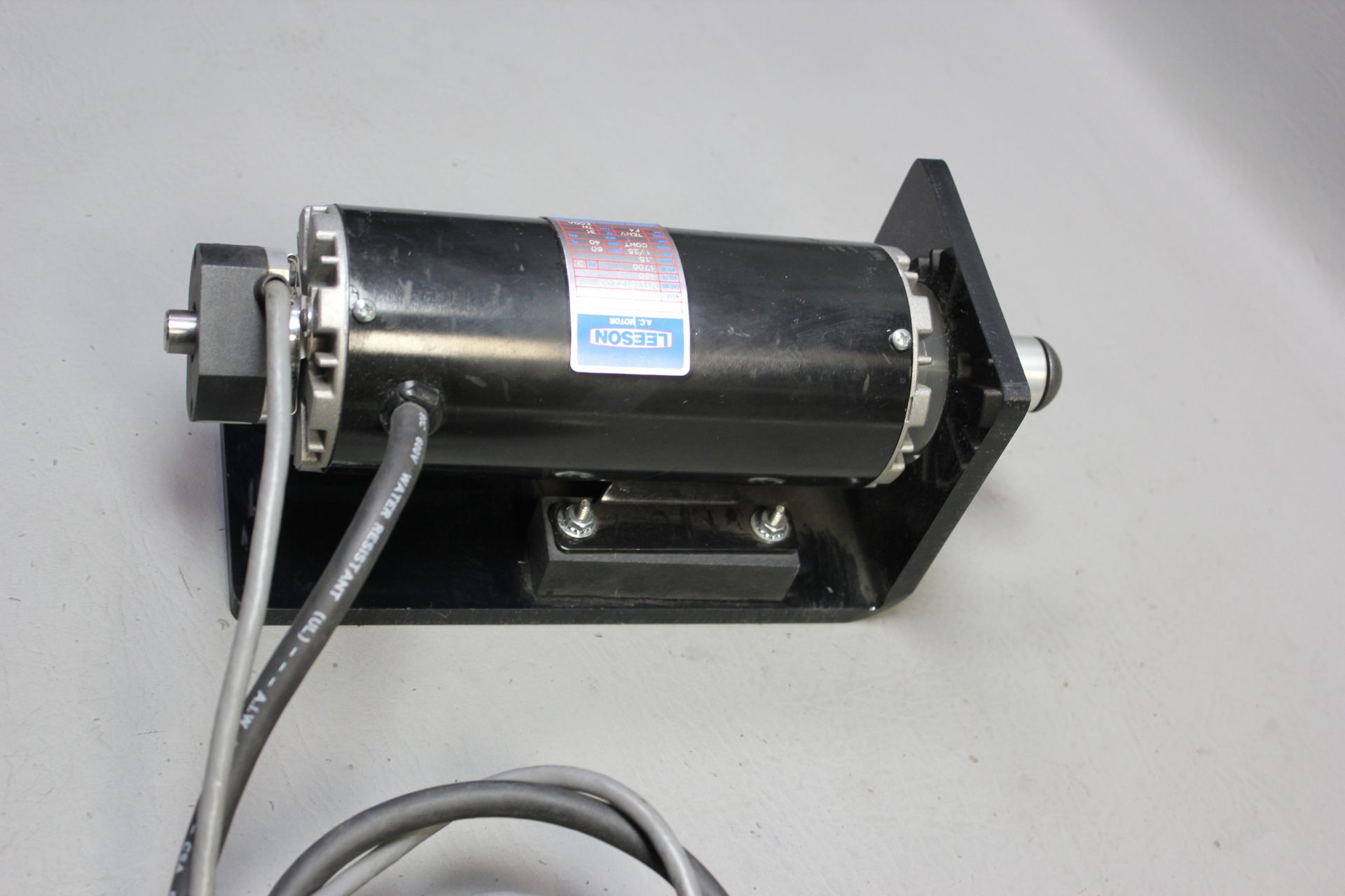 LEESON AC MOTOR WITH ENCODER - Image 3 of 8