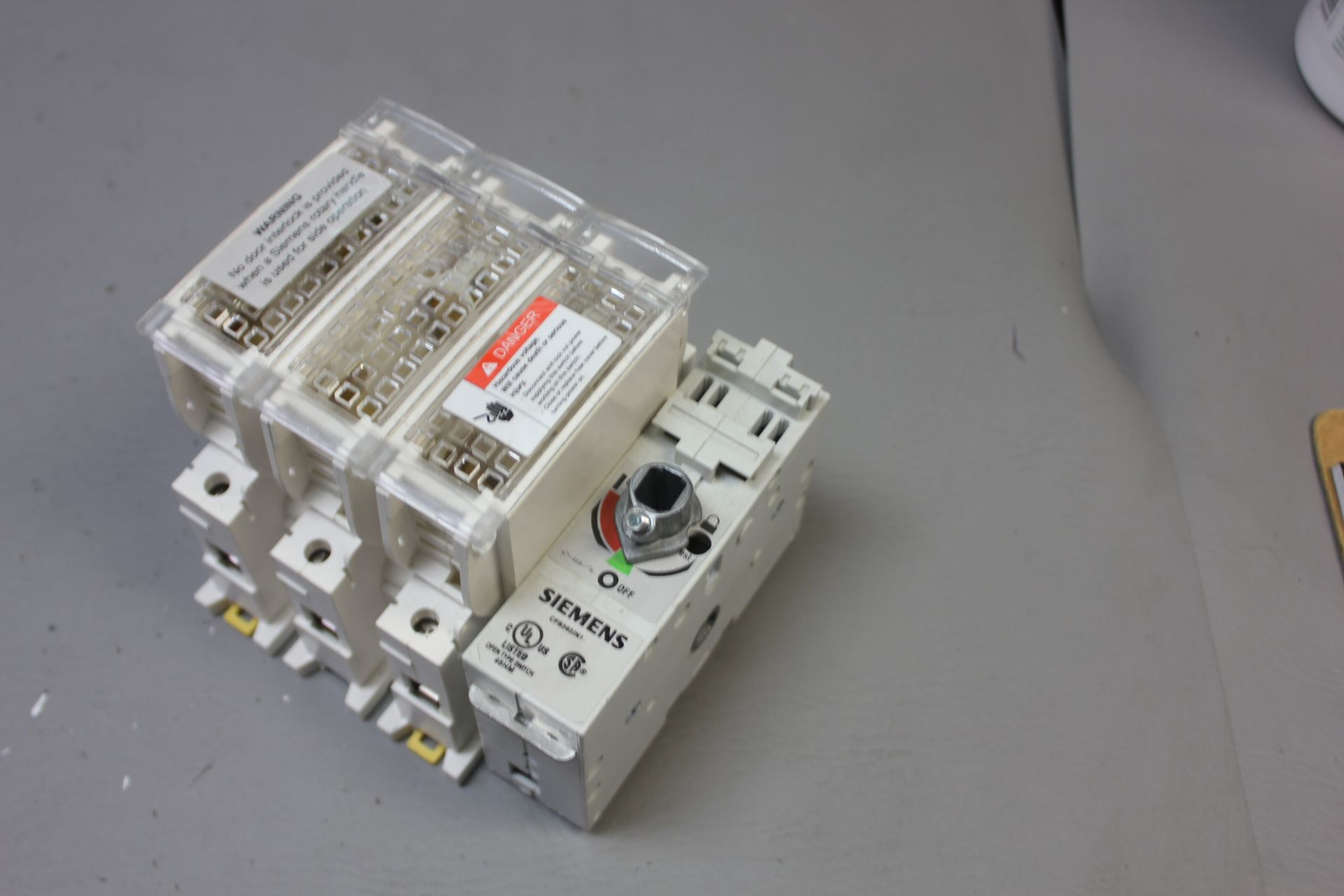 SIEMENS DISCONNECT SWITCH