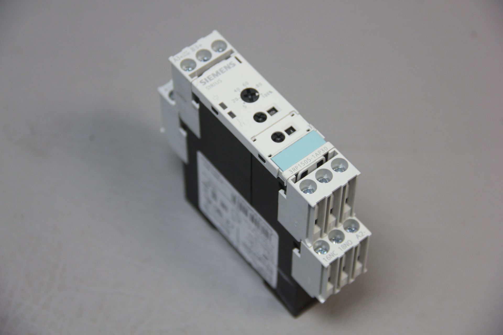 UNUSED SIEMENS MULTIFUNCTION TIMING RELAY