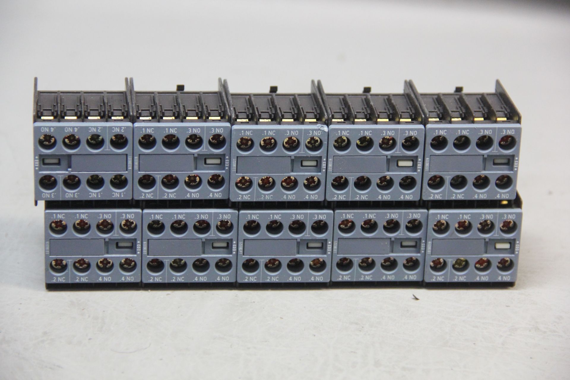 10 UNUSED SIEMENS AUXILIARY CONTACT BLOCKS - Image 2 of 4