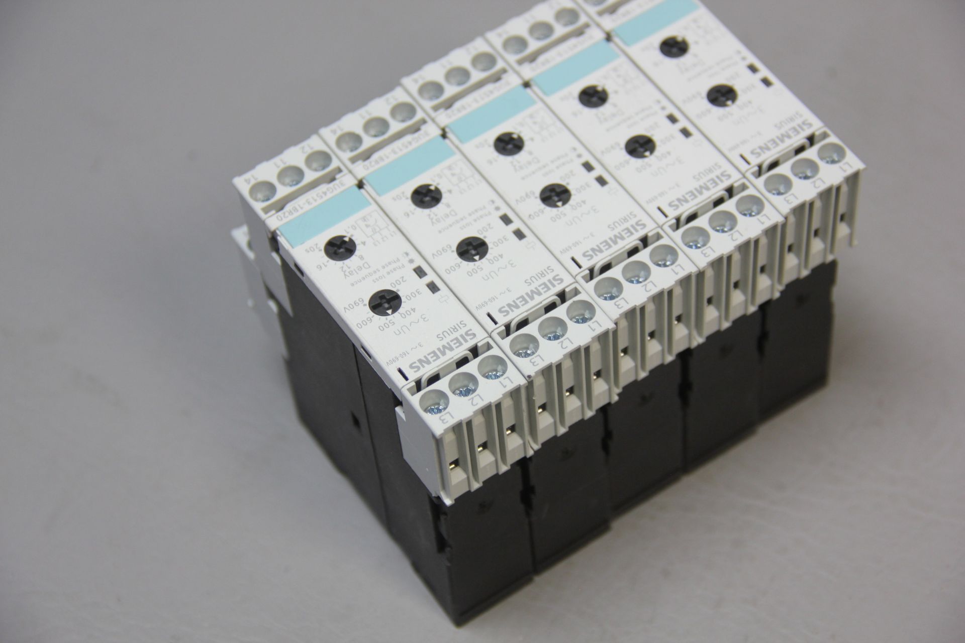 5 UNUSED SIEMENS ANALOG MONITORING RELAYS - Image 2 of 3