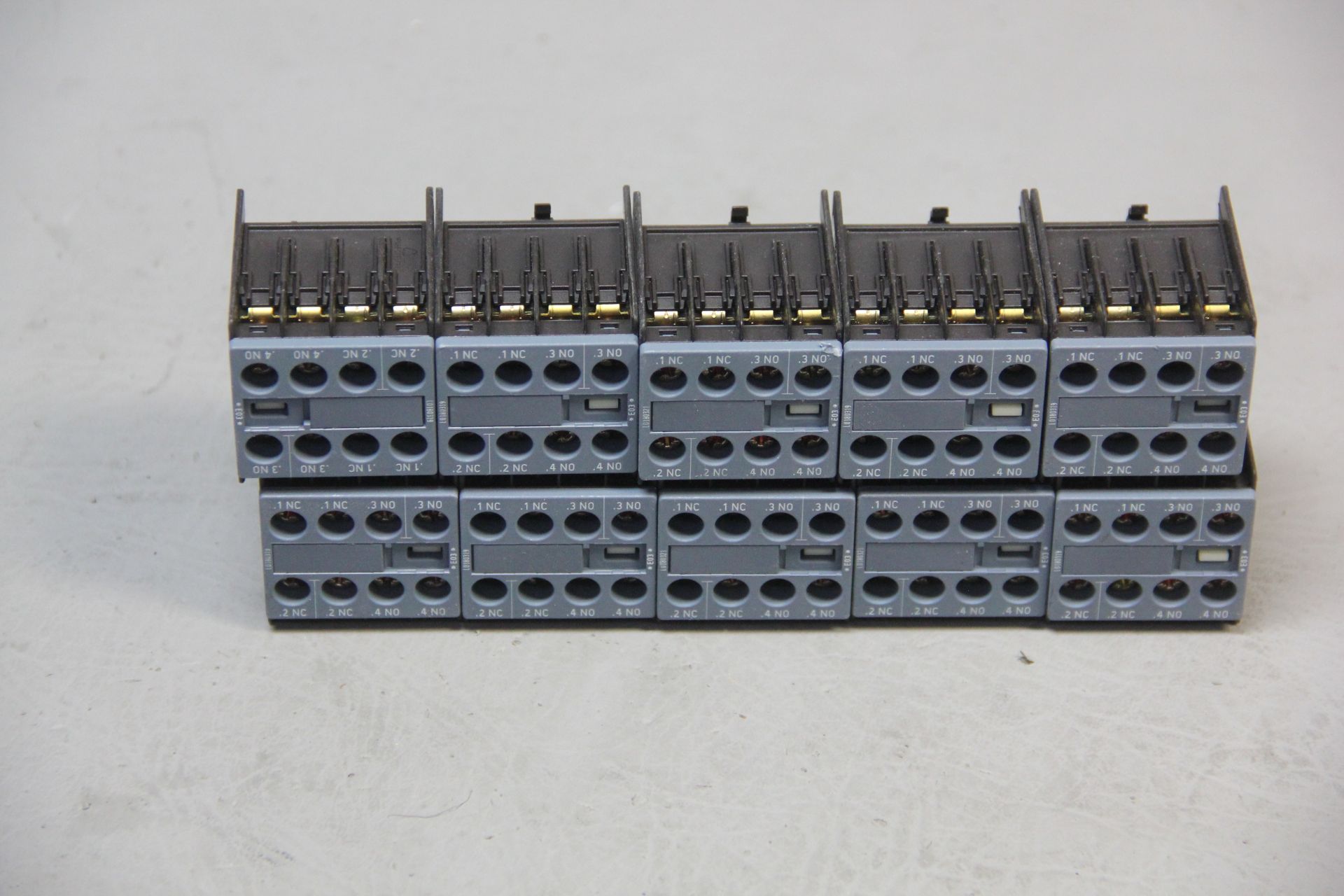 10 UNUSED SIEMENS AUXILIARY CONTACT BLOCKS