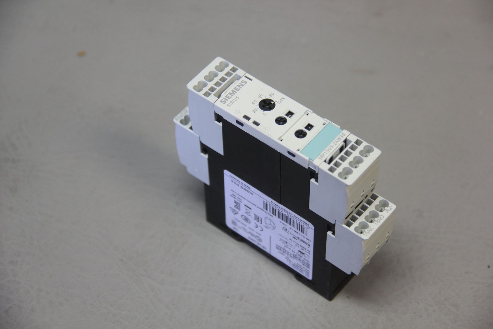 UNUSED SIEMENS MULTIFUNCTION TIMING RELAY